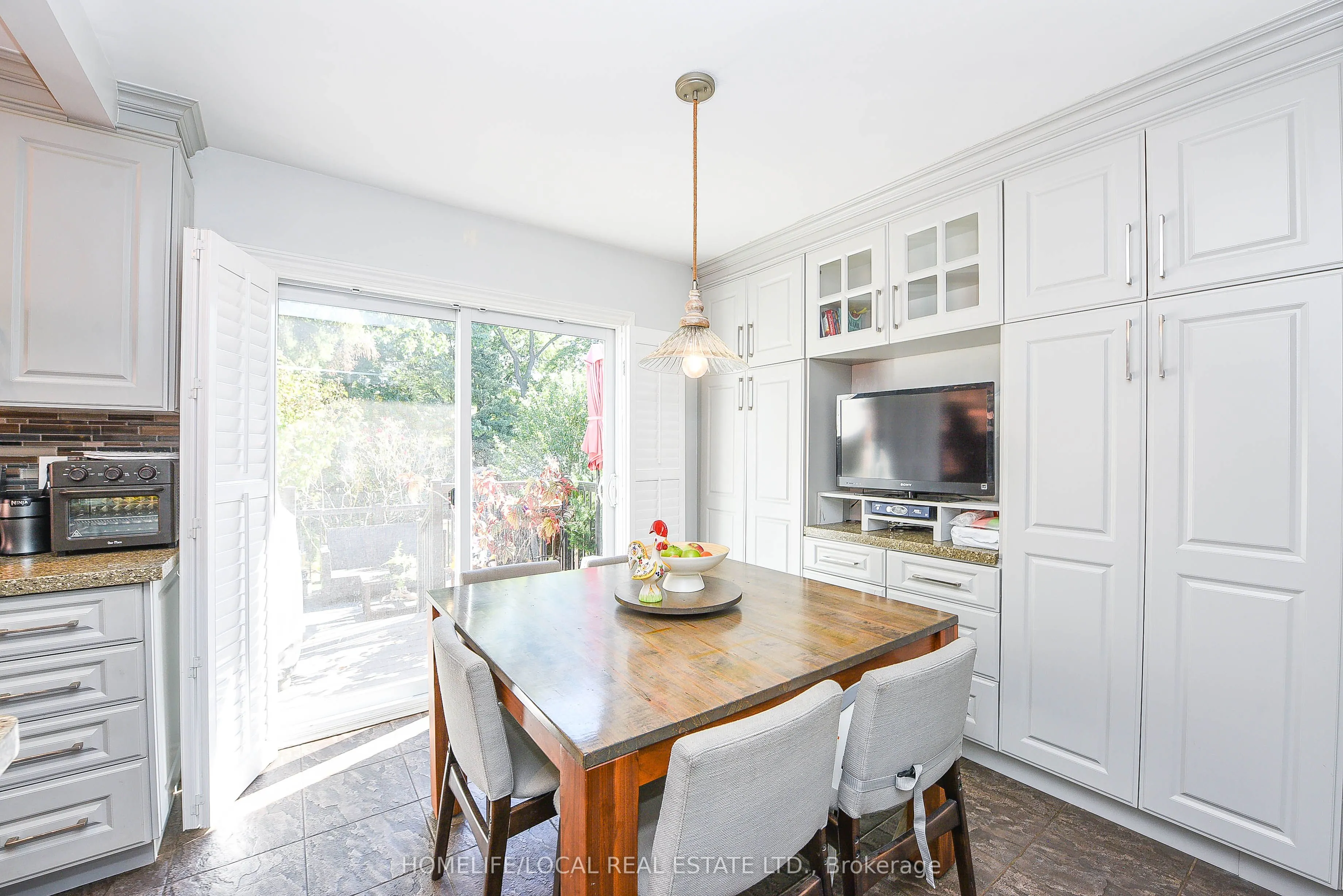 570 Exbury Crescent