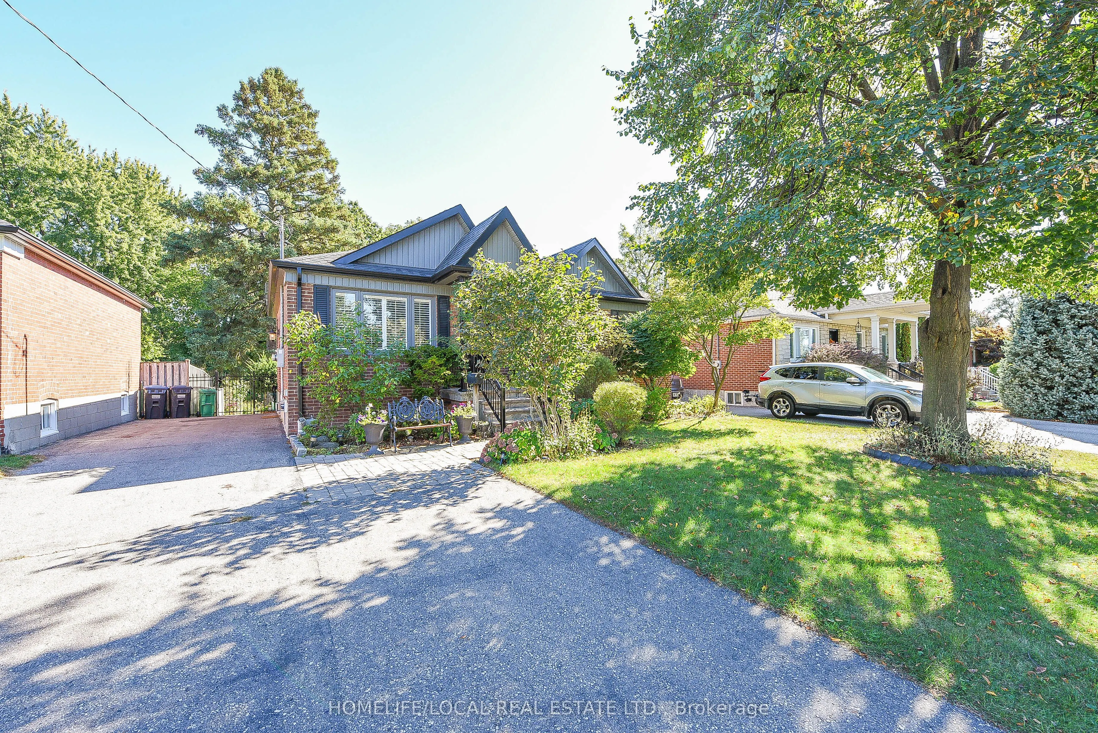 570 Exbury Crescent