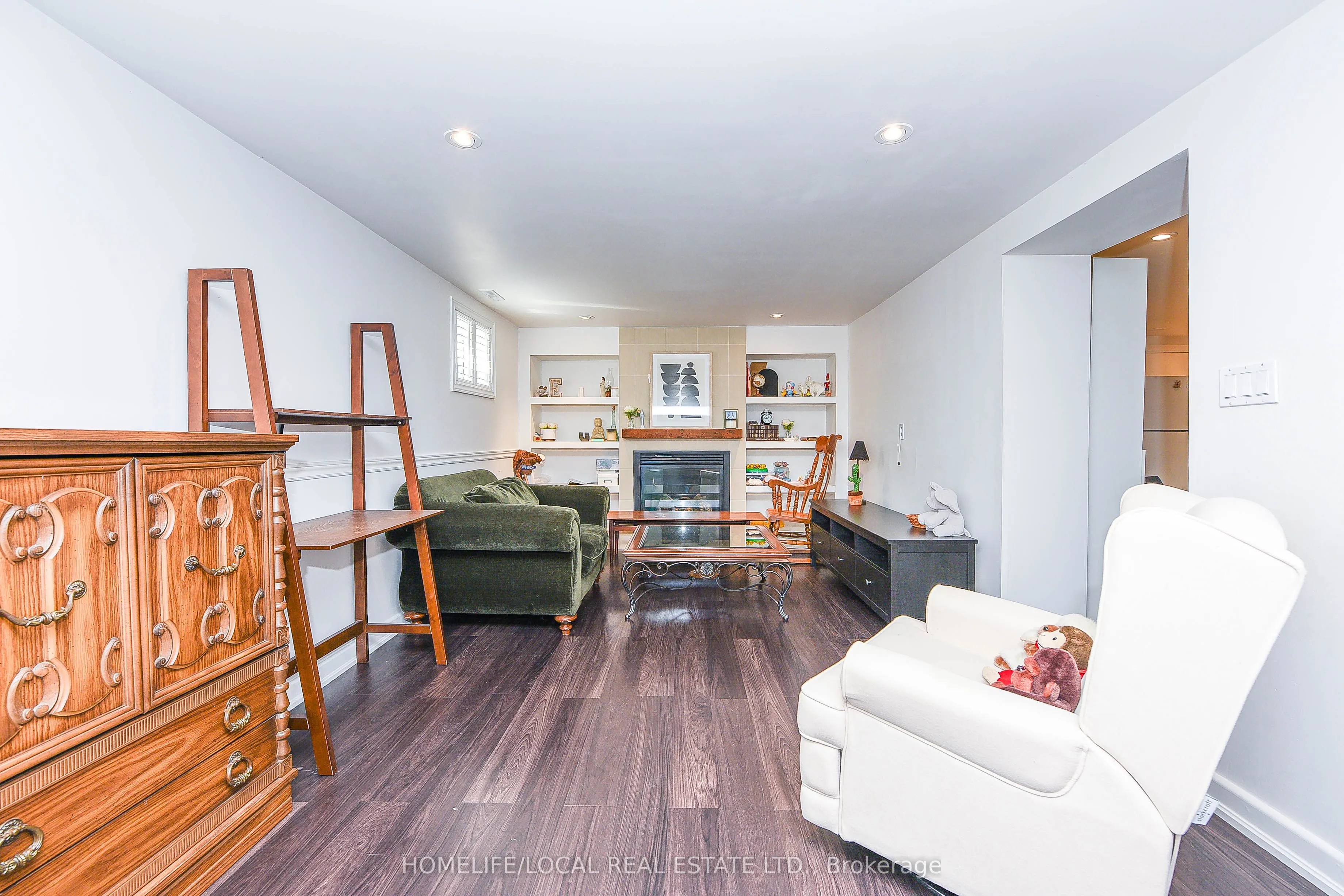 570 Exbury Crescent