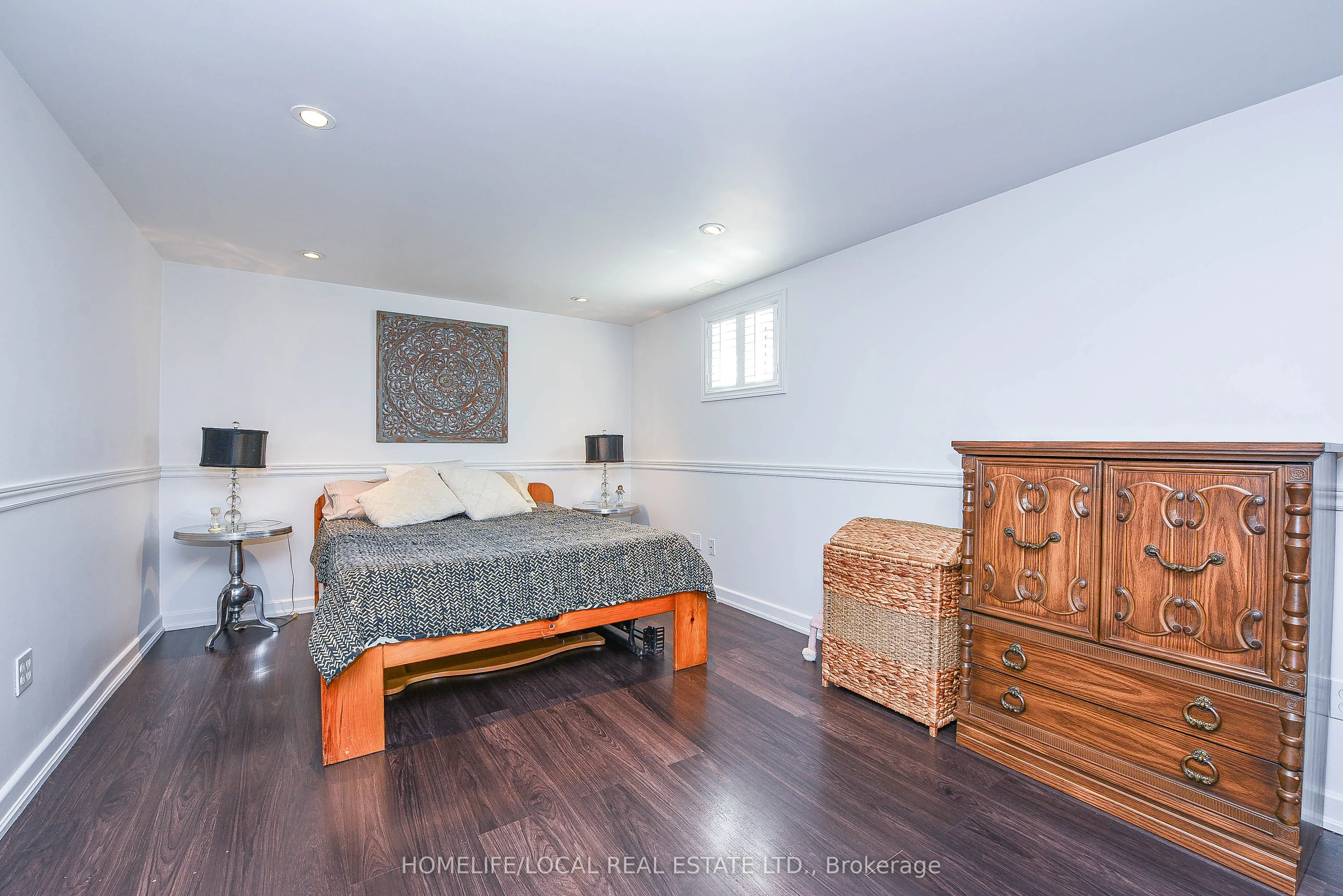 570 Exbury Crescent