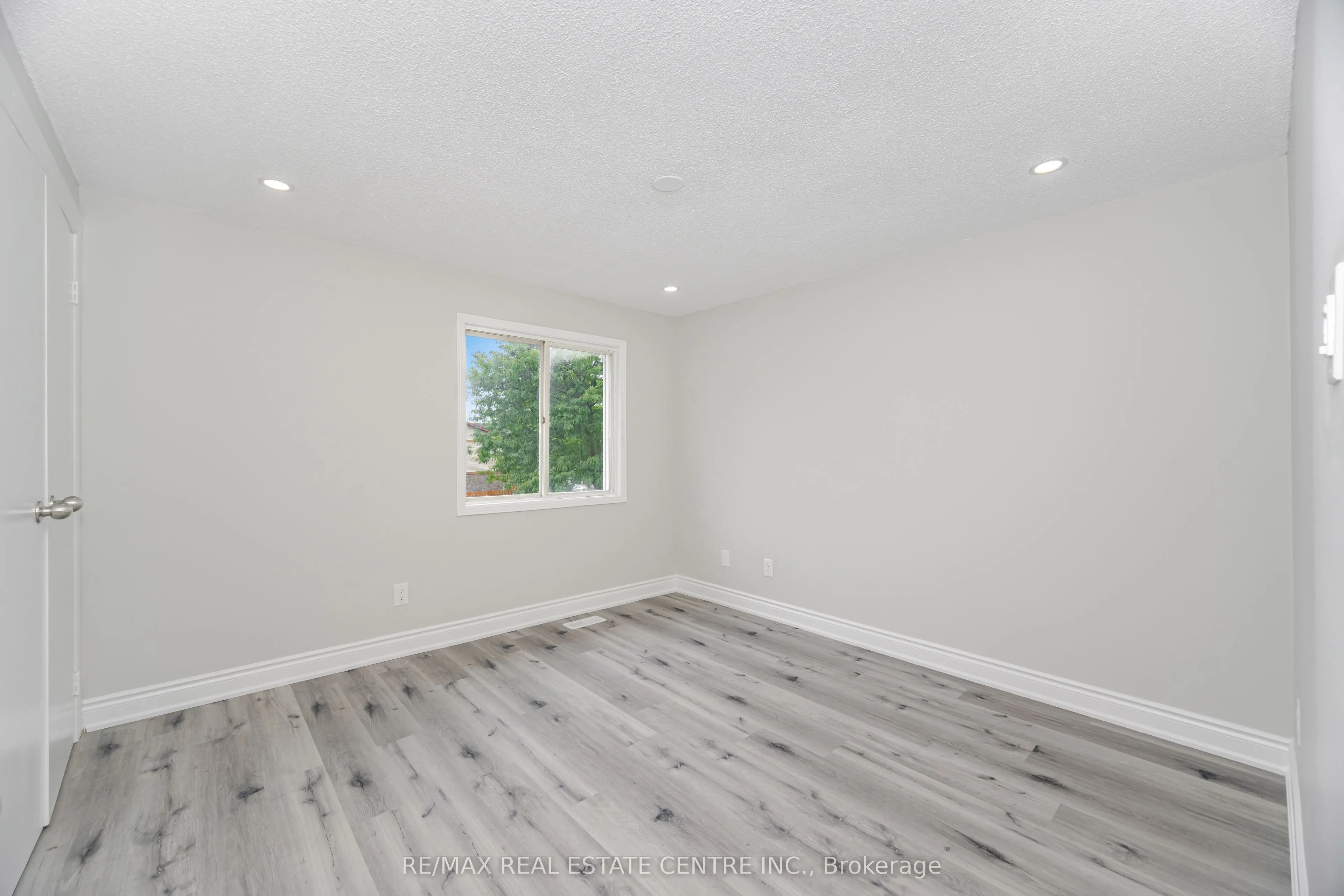 76 Moffatt Avenue