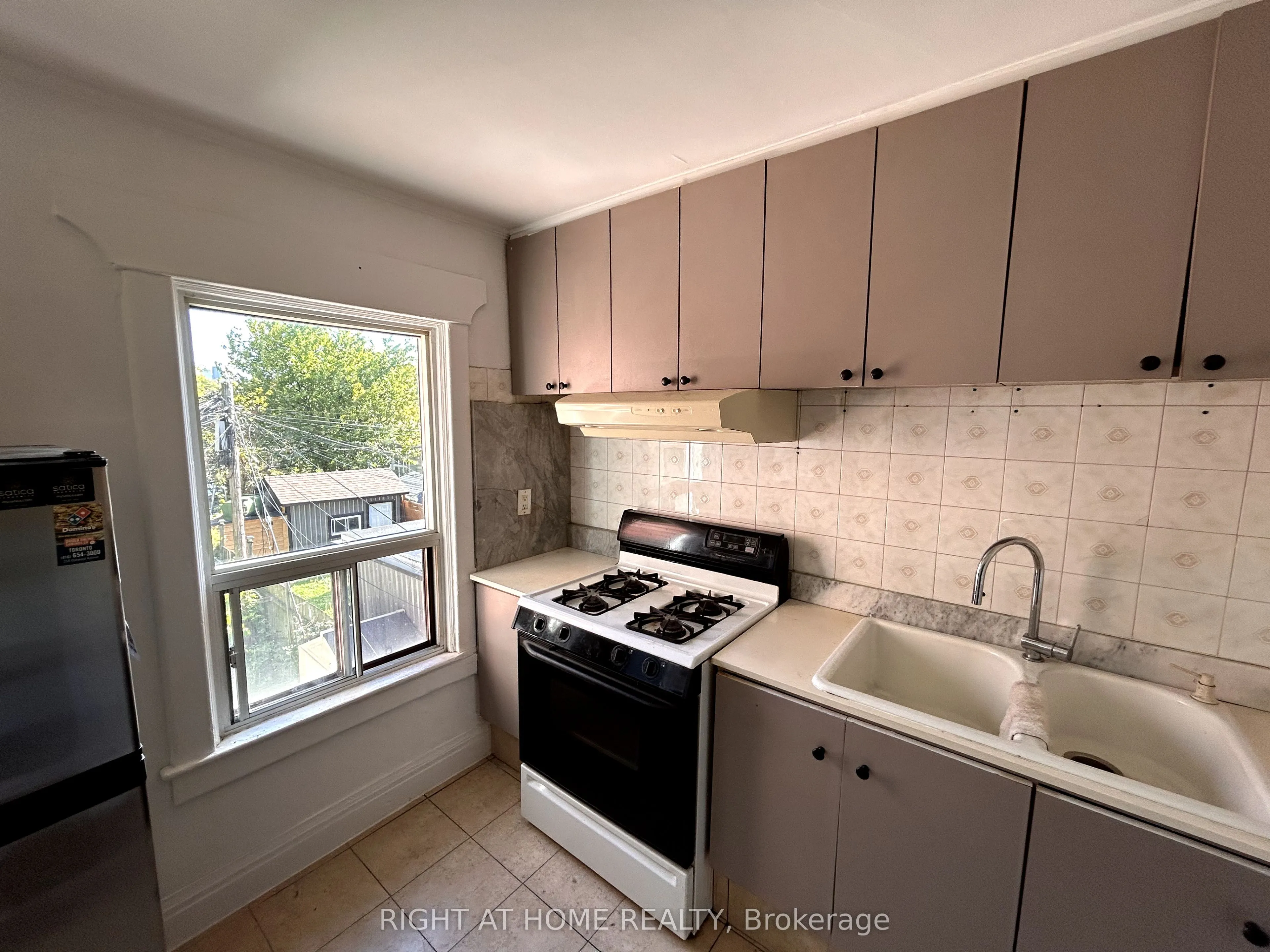 1039 Ossington Avenue W, #2