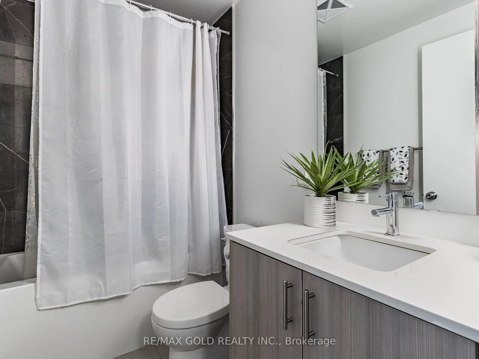 180 Veterans Drive, #609