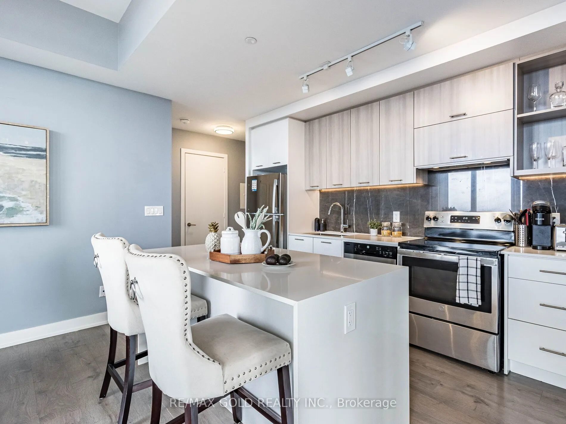 180 Veterans Drive, #609