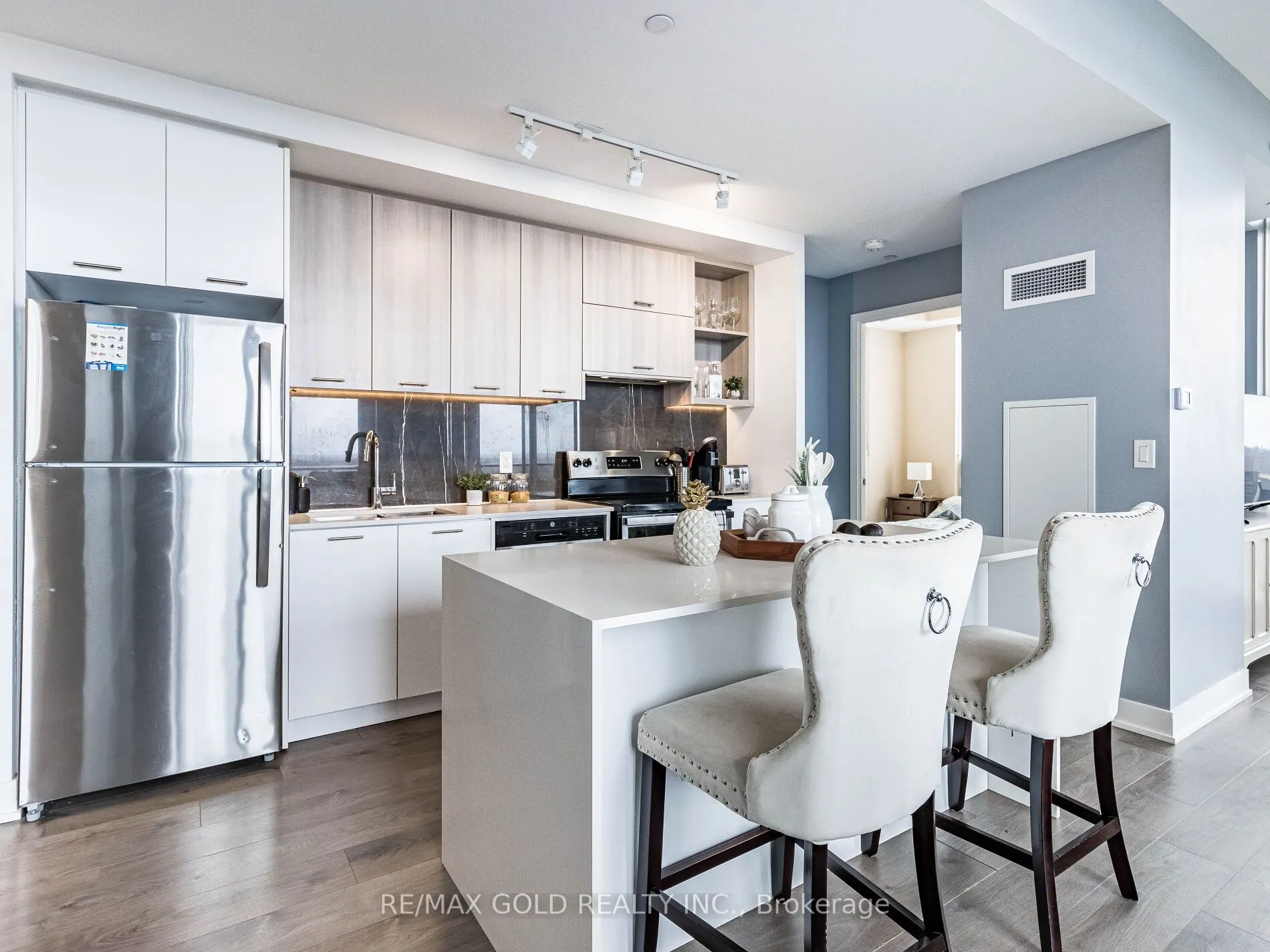 180 Veterans Drive, #609