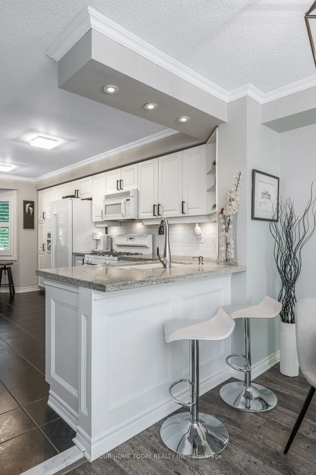 76 River Drive, #8