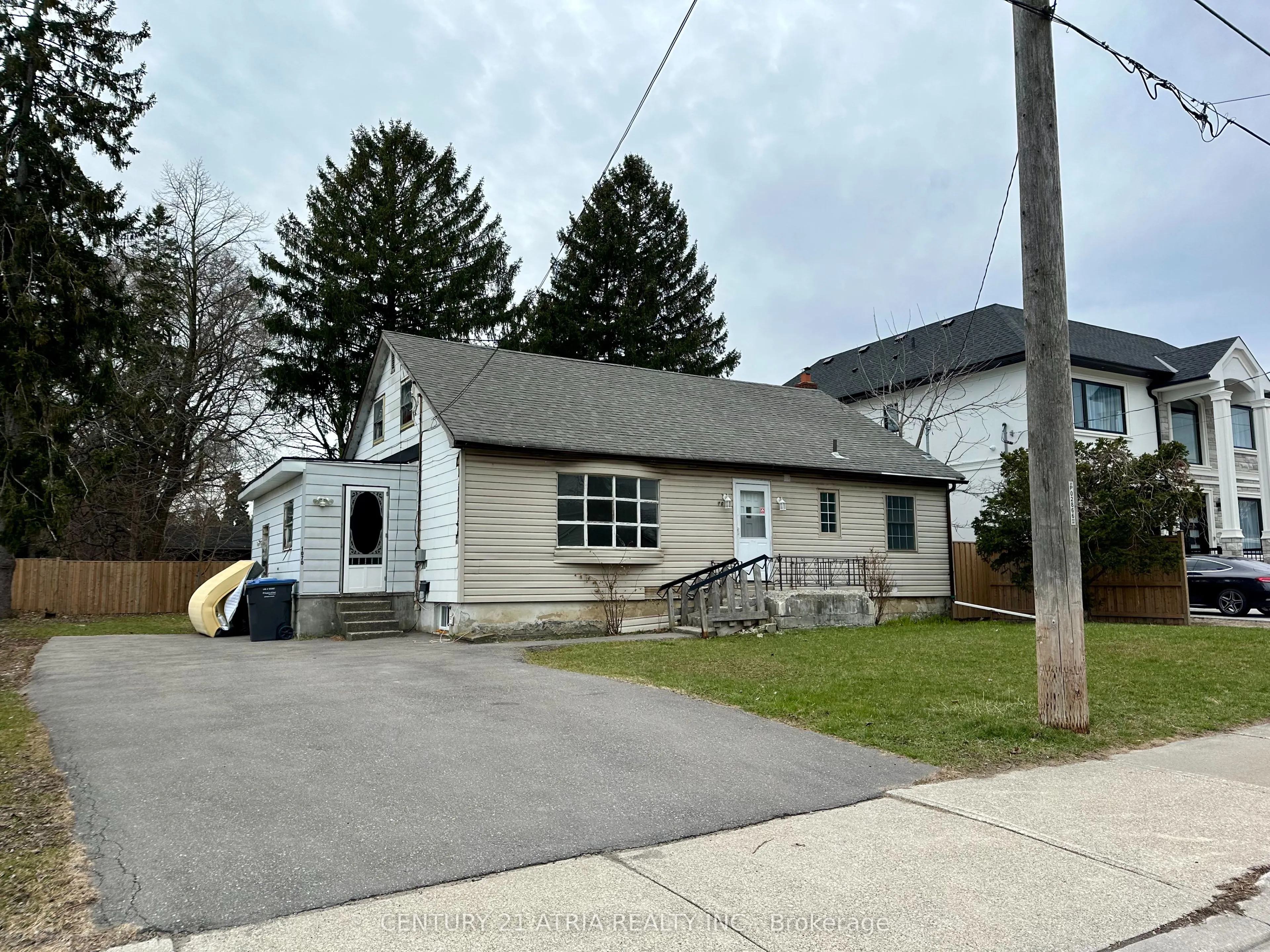 1070 Fergus Avenue, #Upper