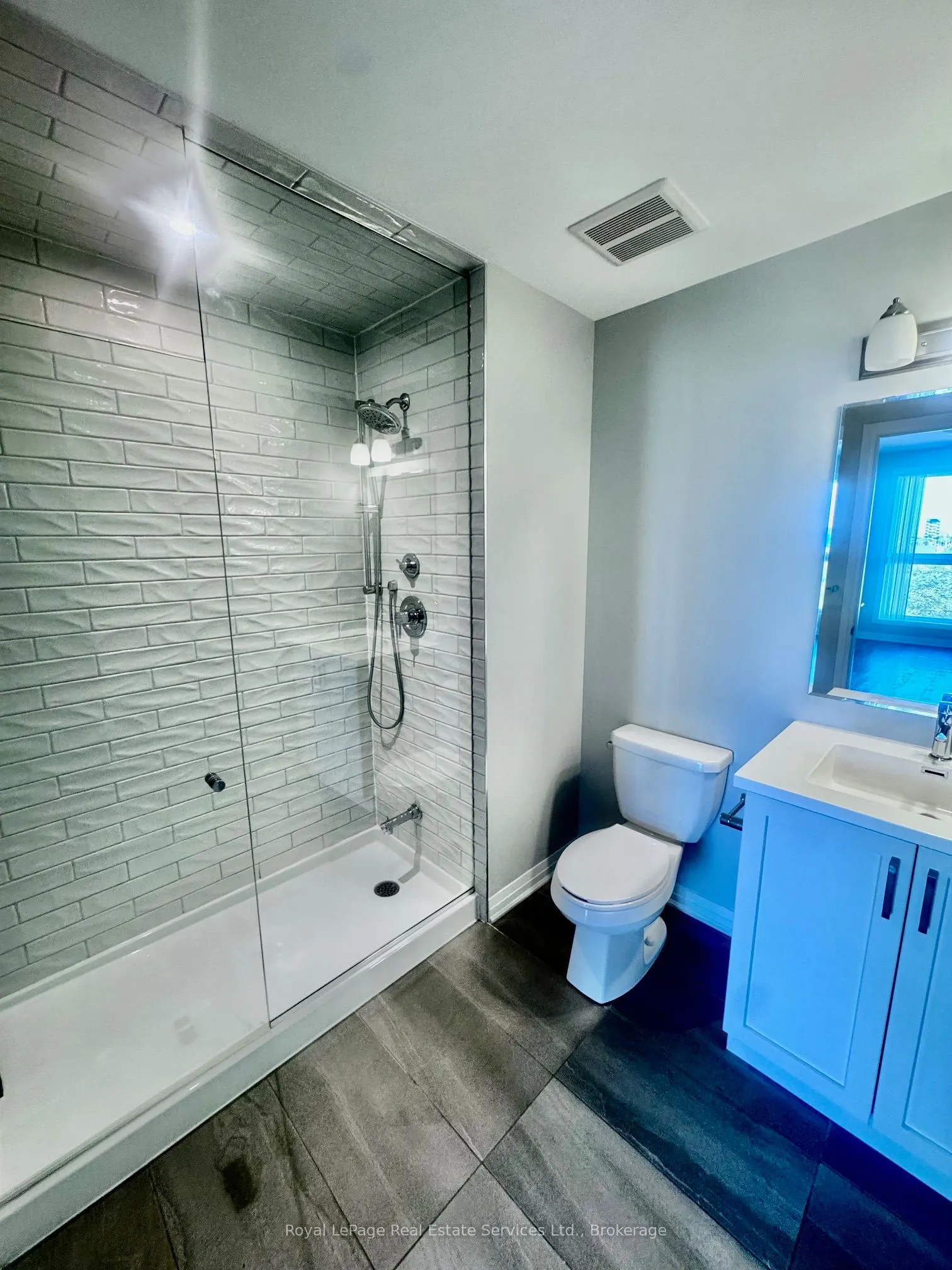 95 Dundas Street W, #511