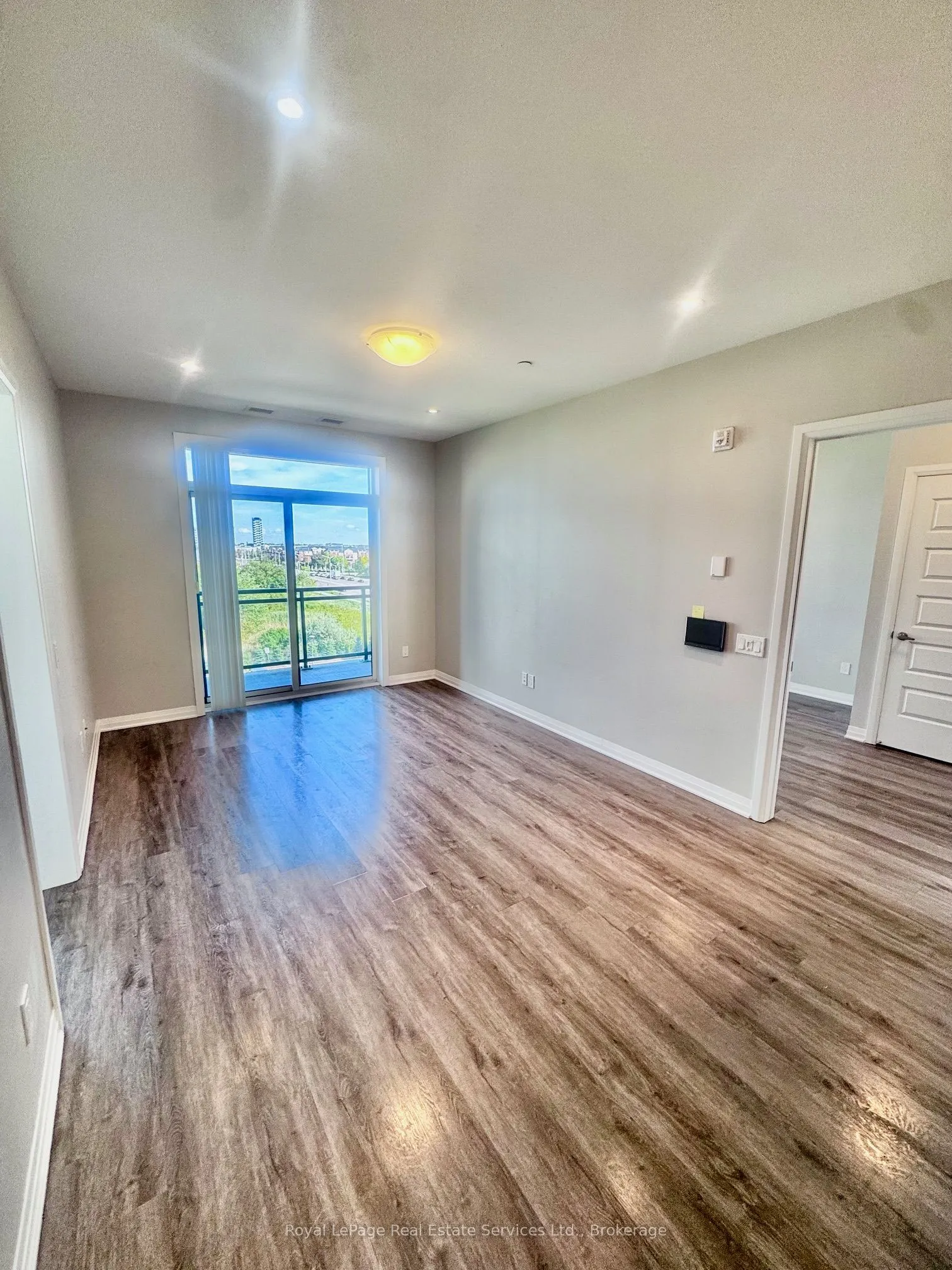 95 Dundas Street W, #511
