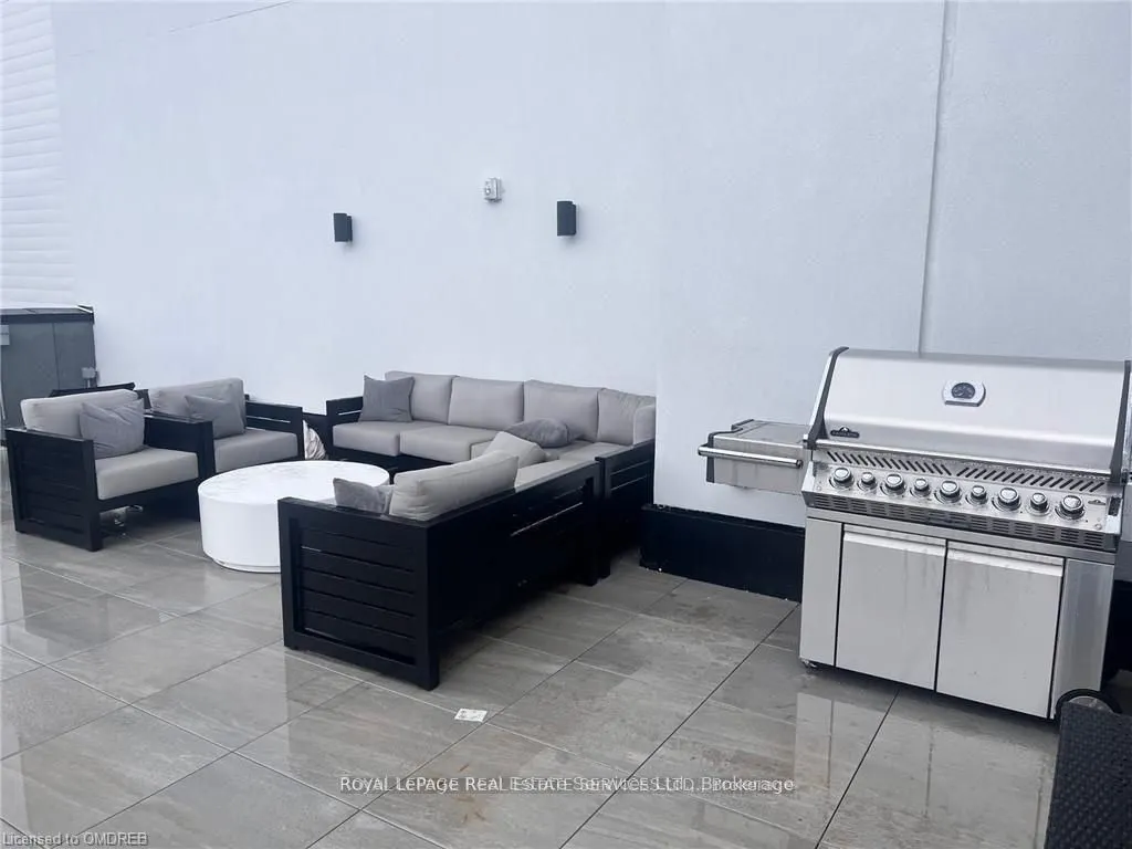 95 Dundas Street W, #511