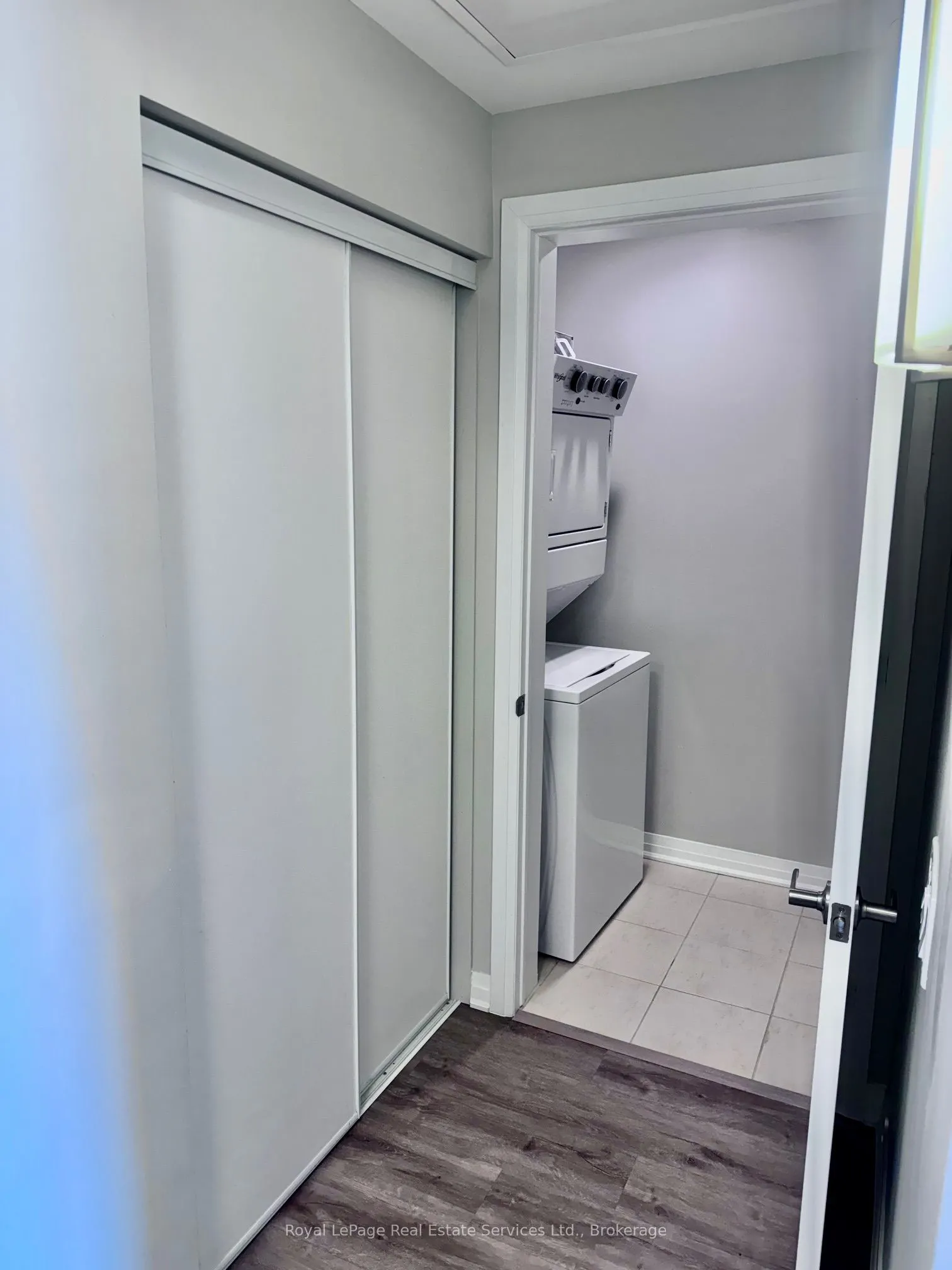 95 Dundas Street W, #511