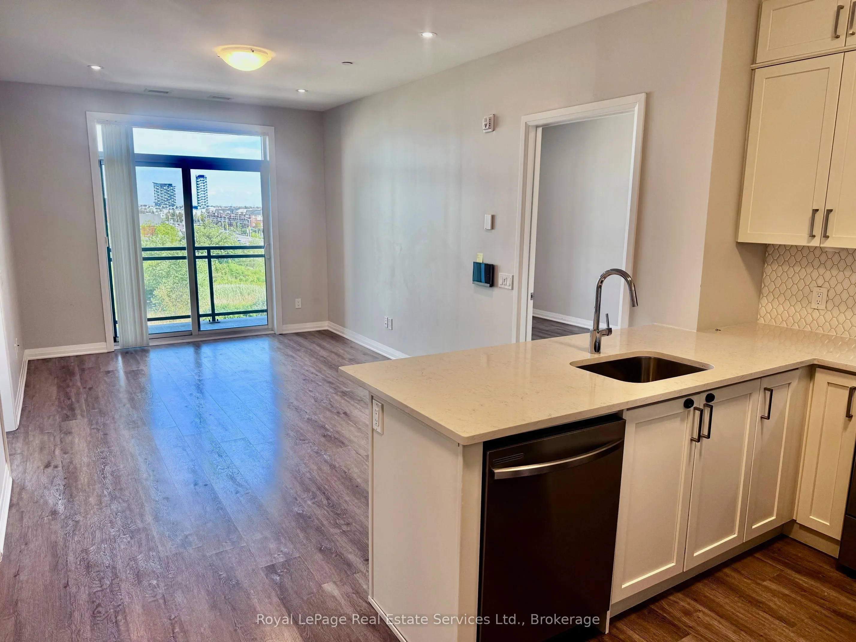 95 Dundas Street W, #511