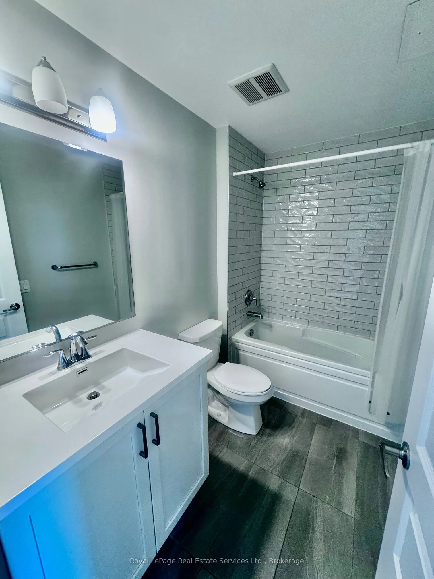 95 Dundas Street W, #511
