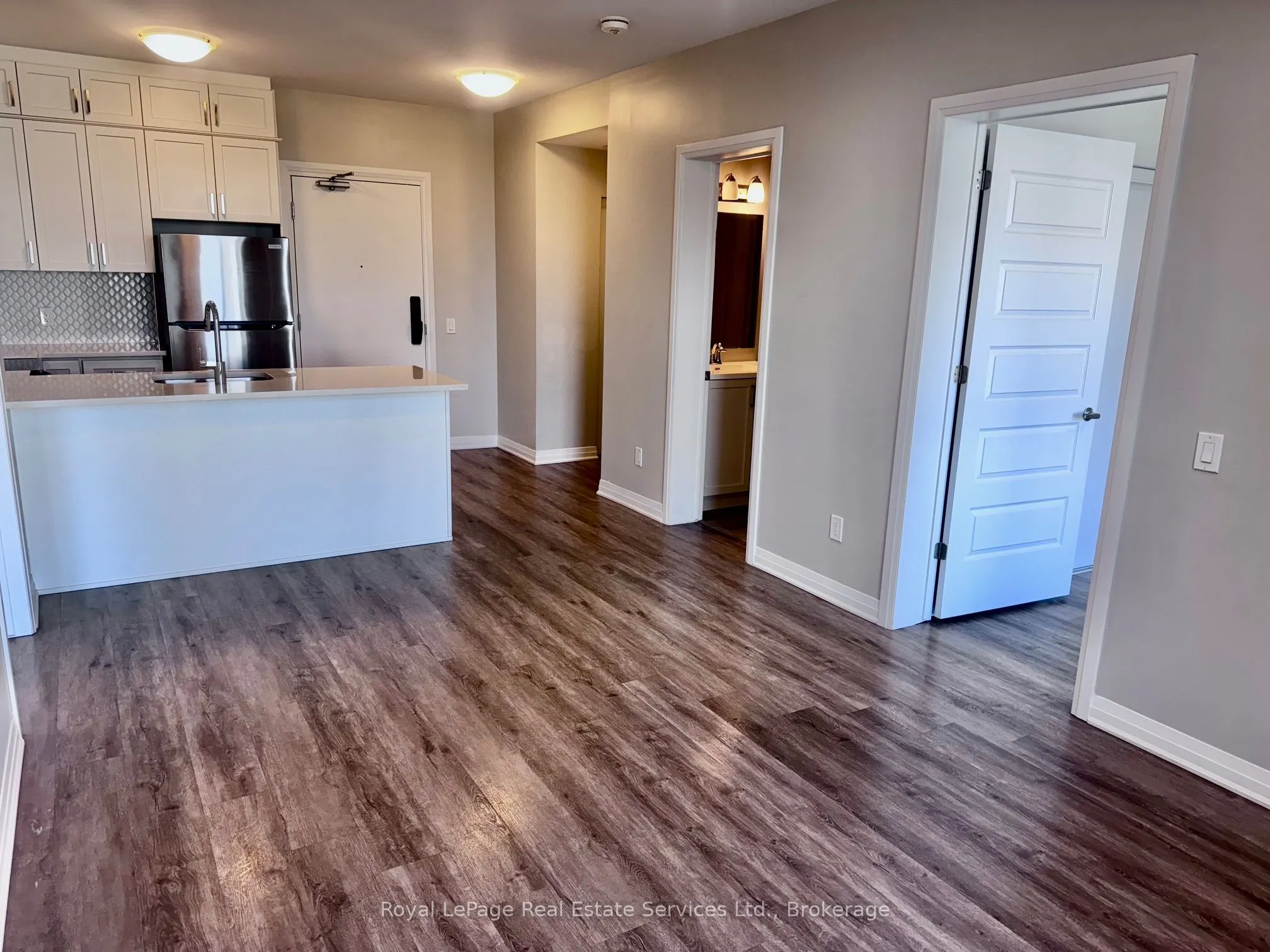 95 Dundas Street W, #511