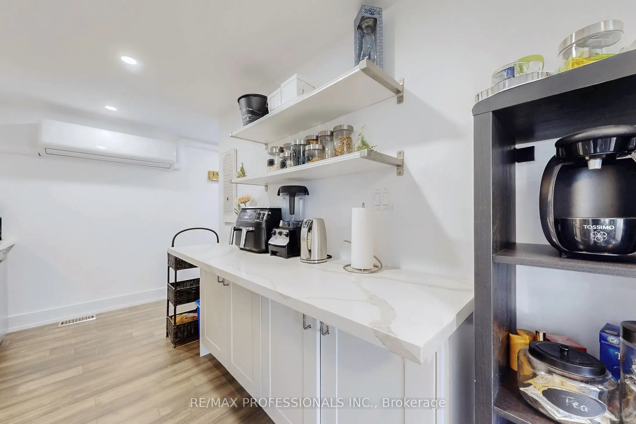 4 Martin Grove Road