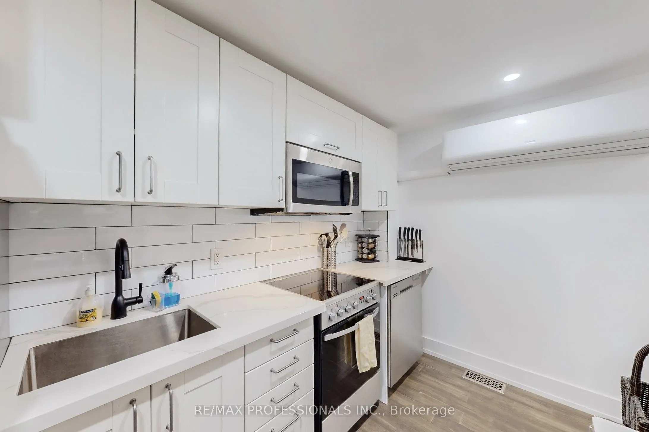 4 Martin Grove Road