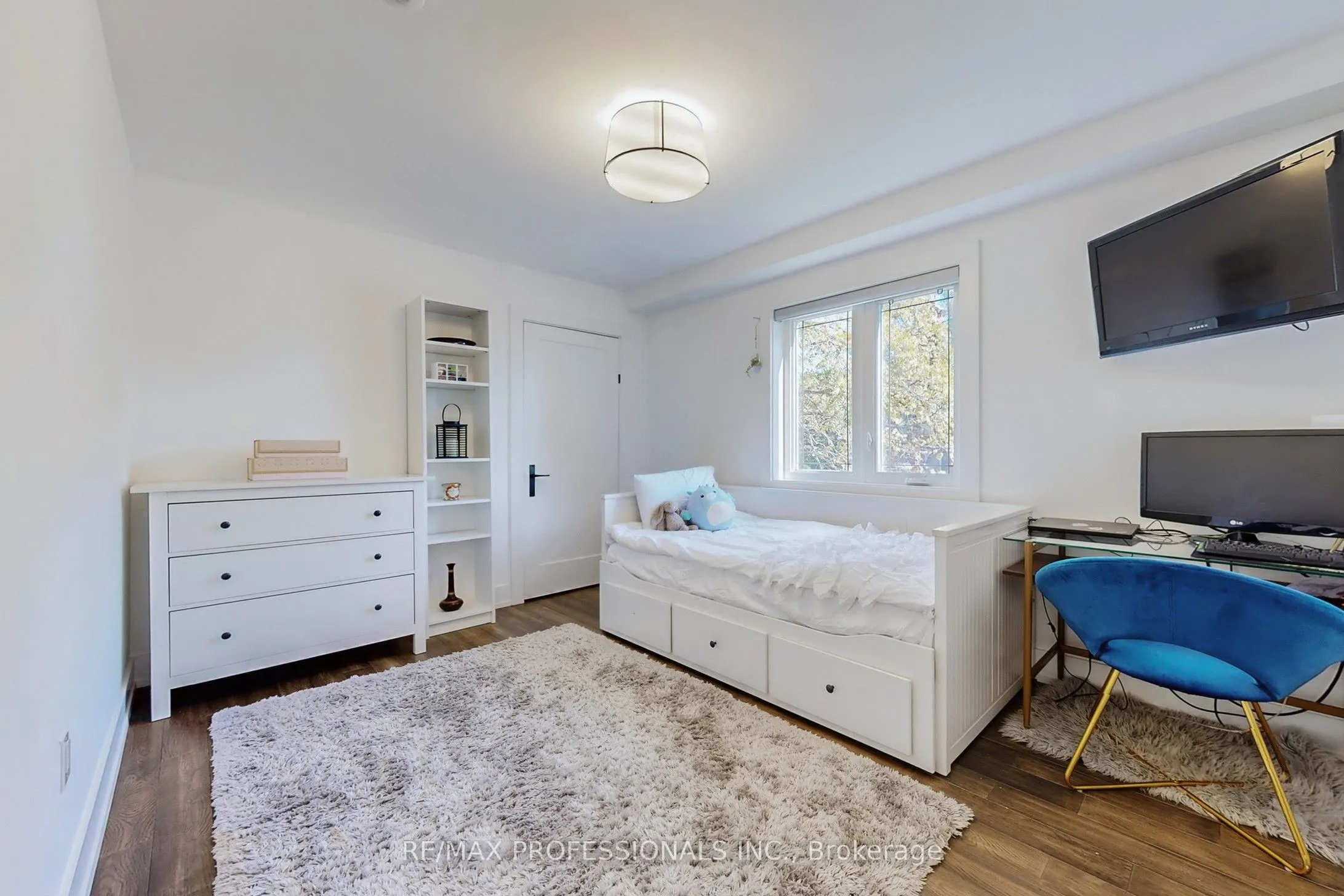 4 Martin Grove Road