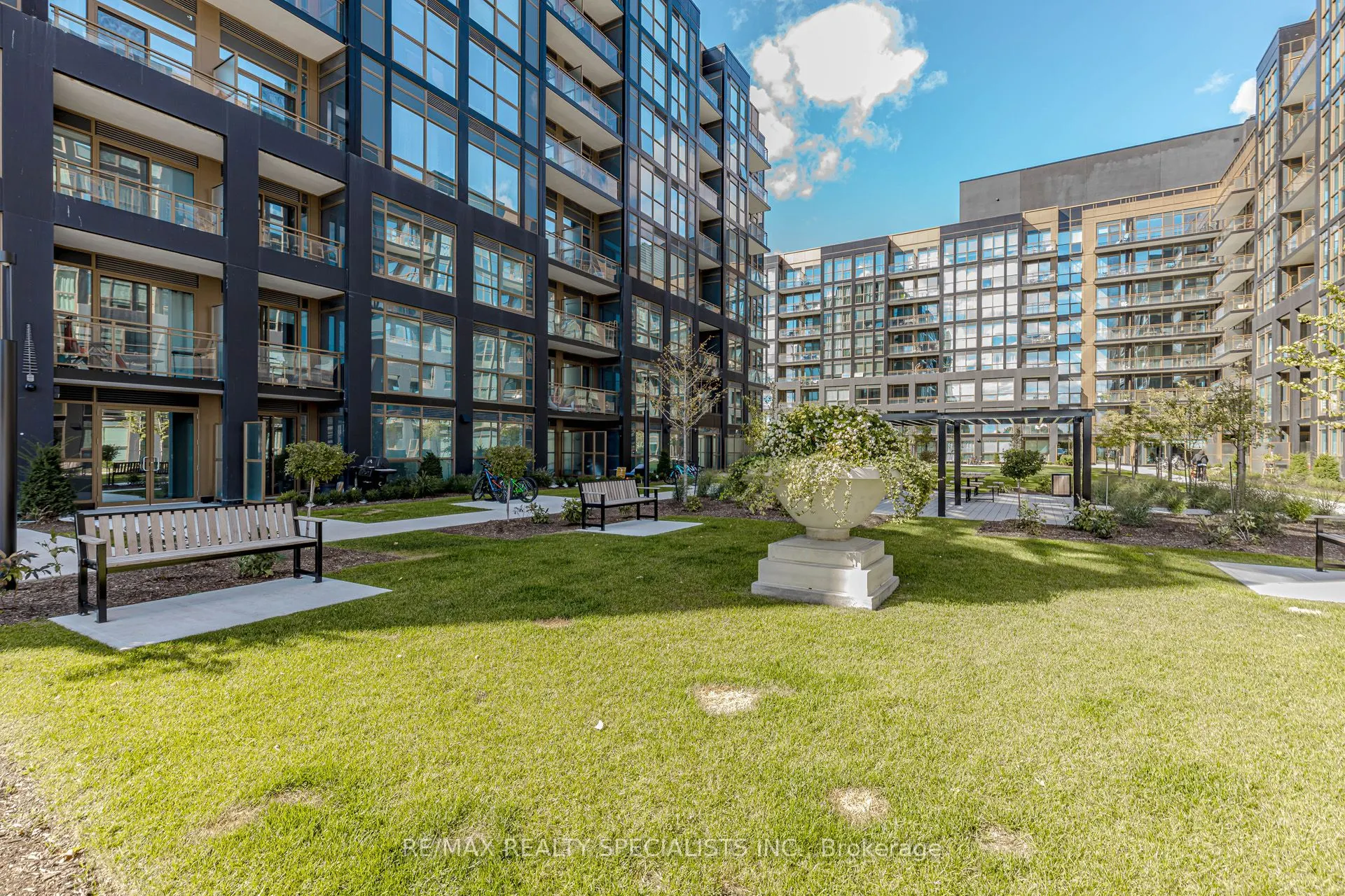 2333 Khalsa Gate, #404