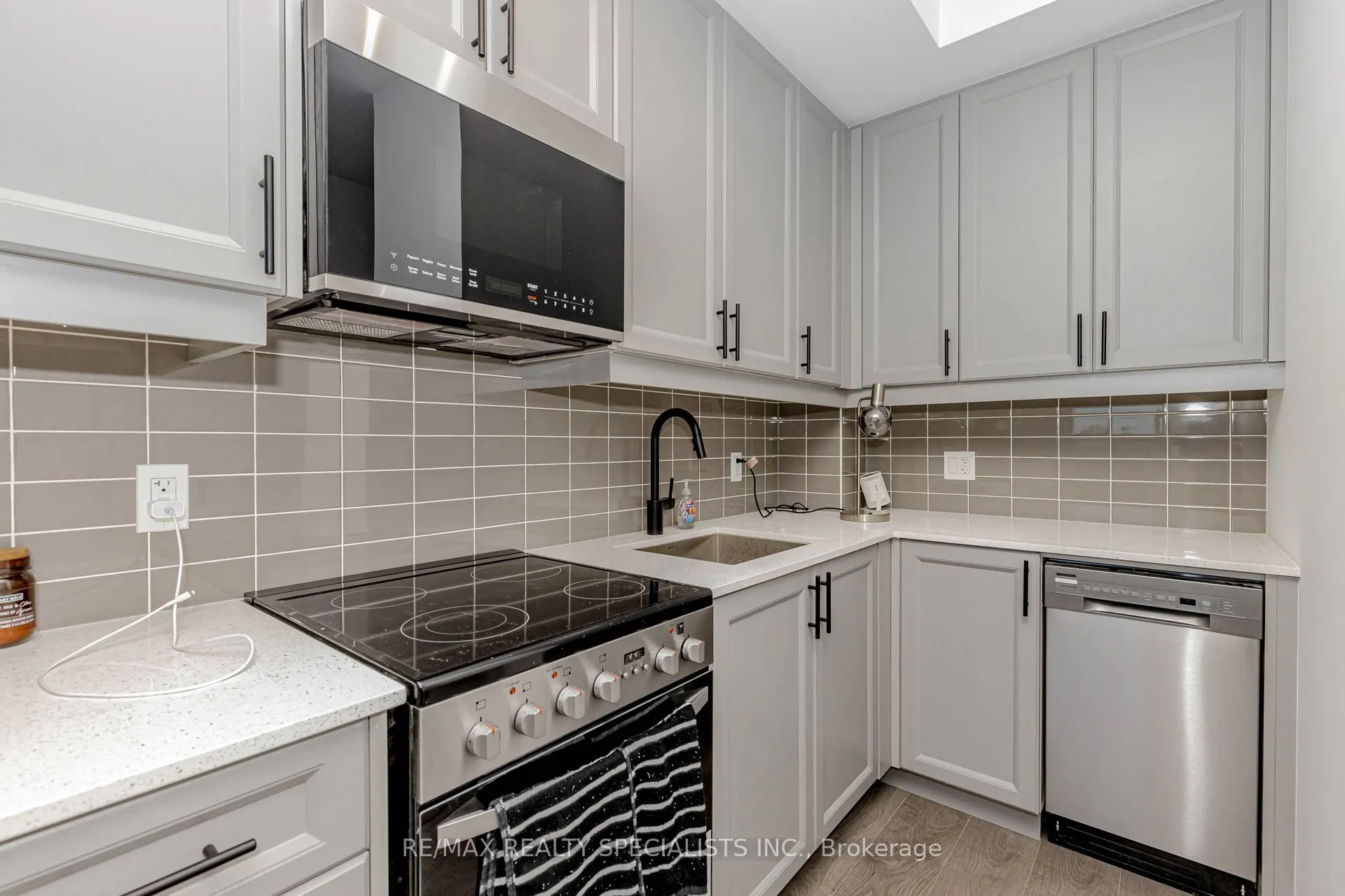 2333 Khalsa Gate, #404