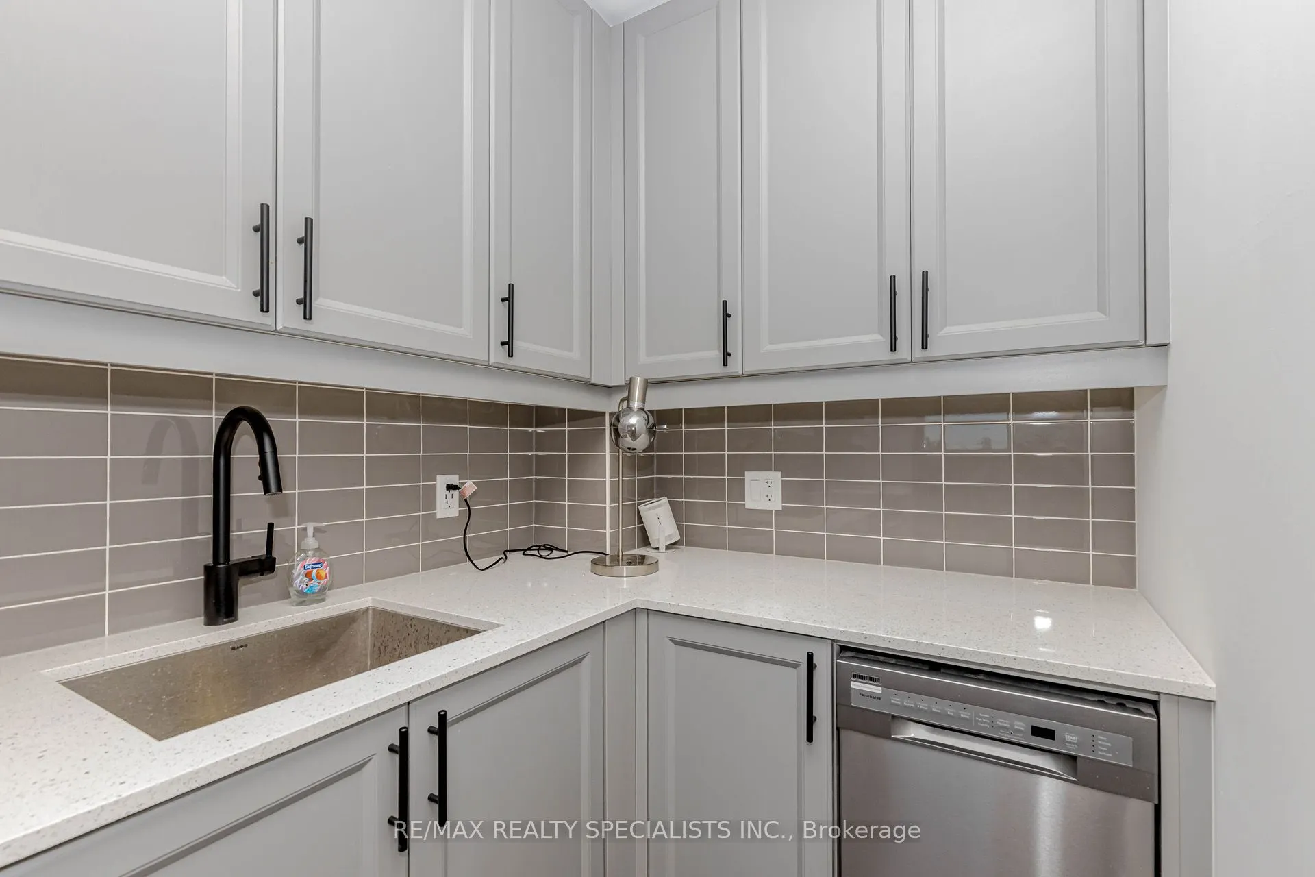 2333 Khalsa Gate, #404
