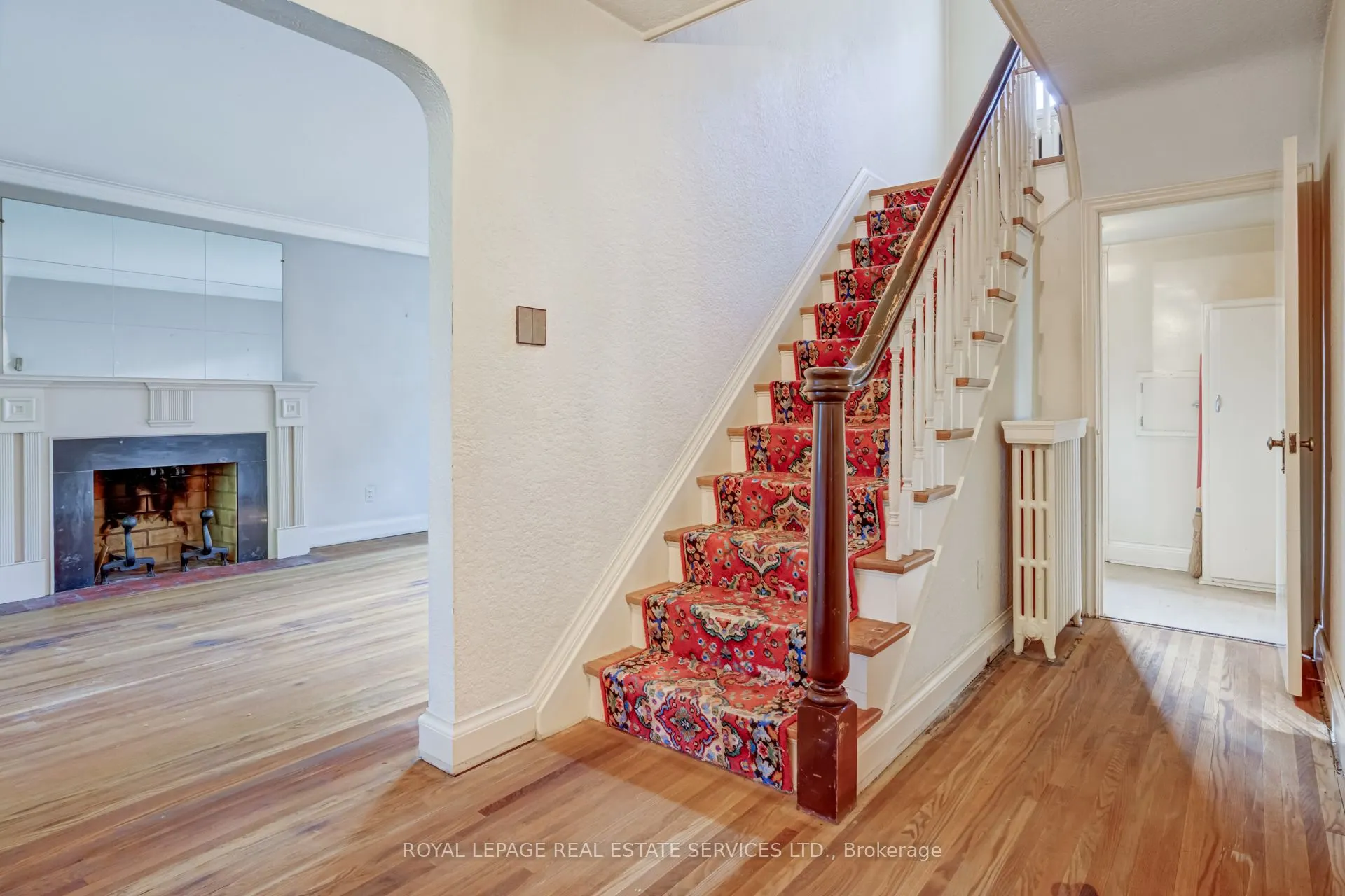 25 Ashton Manor