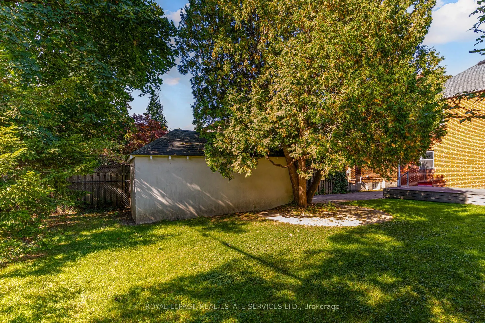 25 Ashton Manor