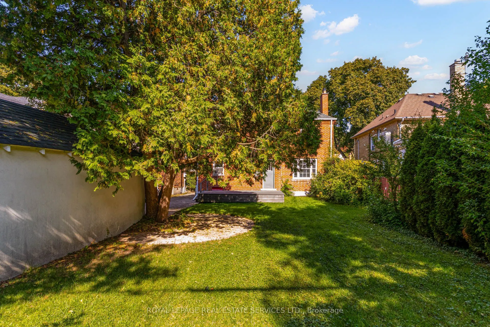 25 Ashton Manor