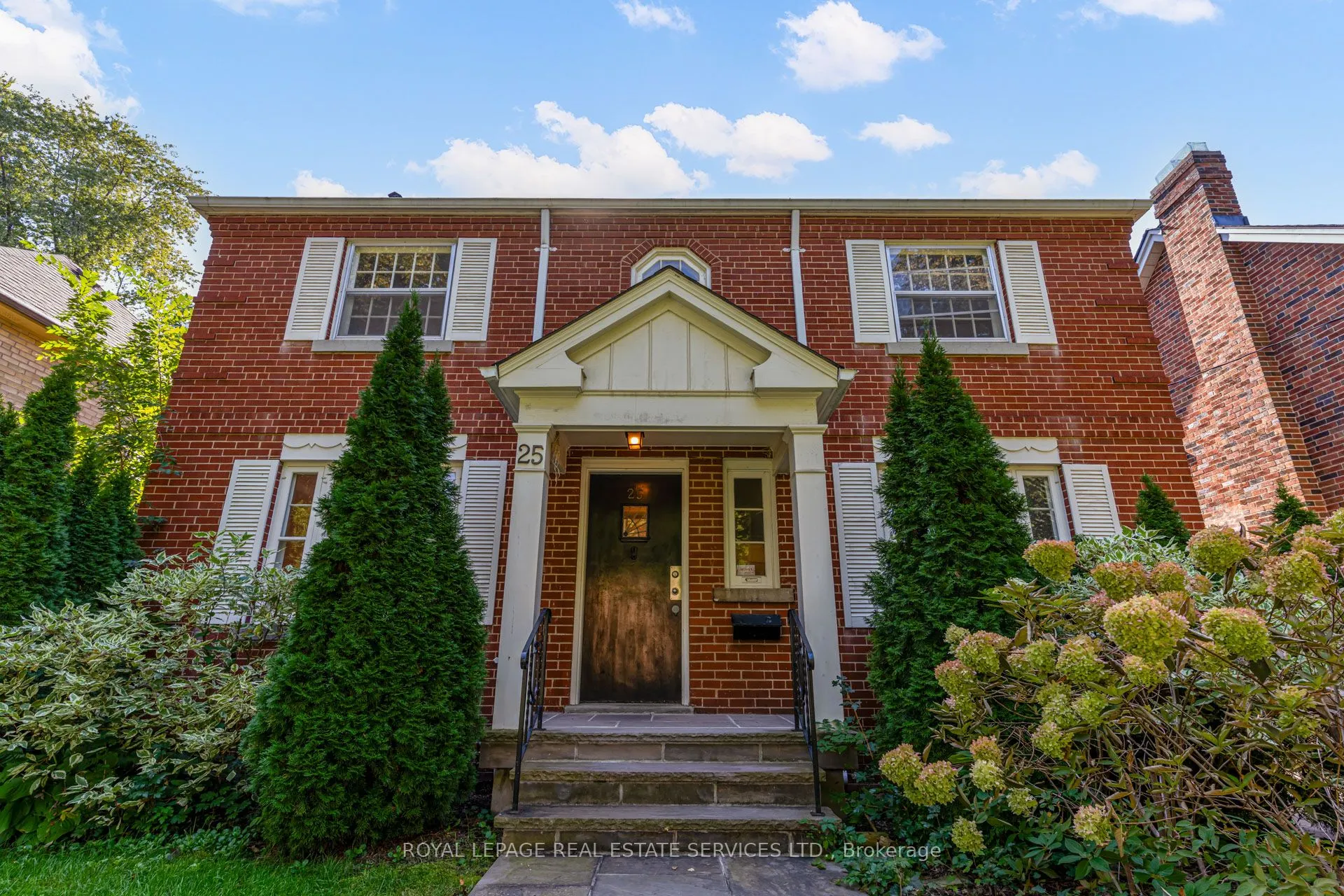 25 Ashton Manor