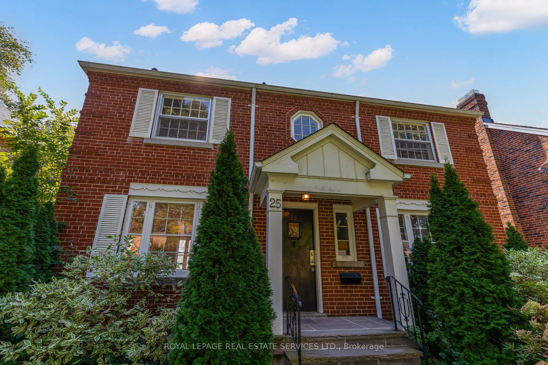 25 Ashton Manor