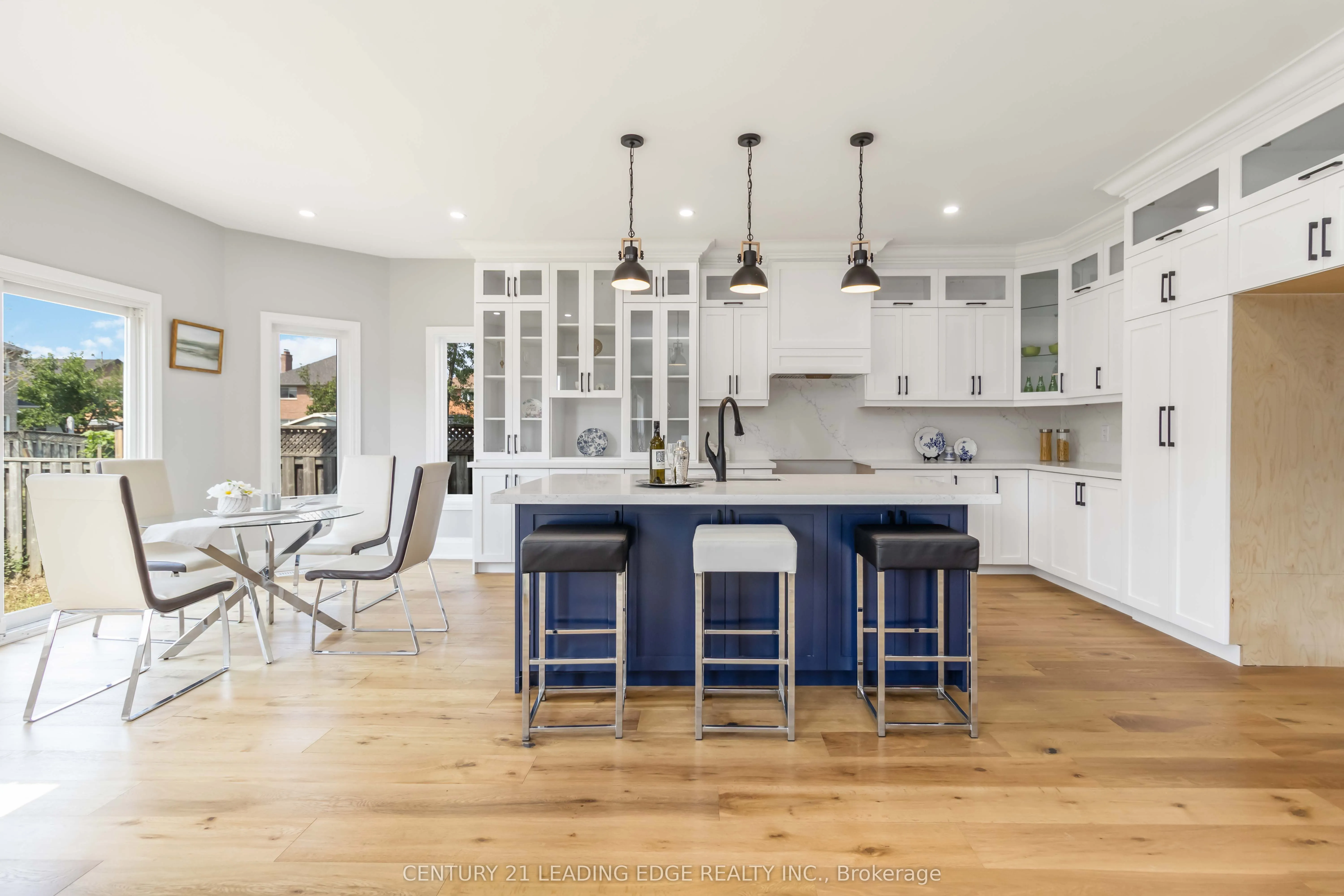 286 FERNFOREST Drive