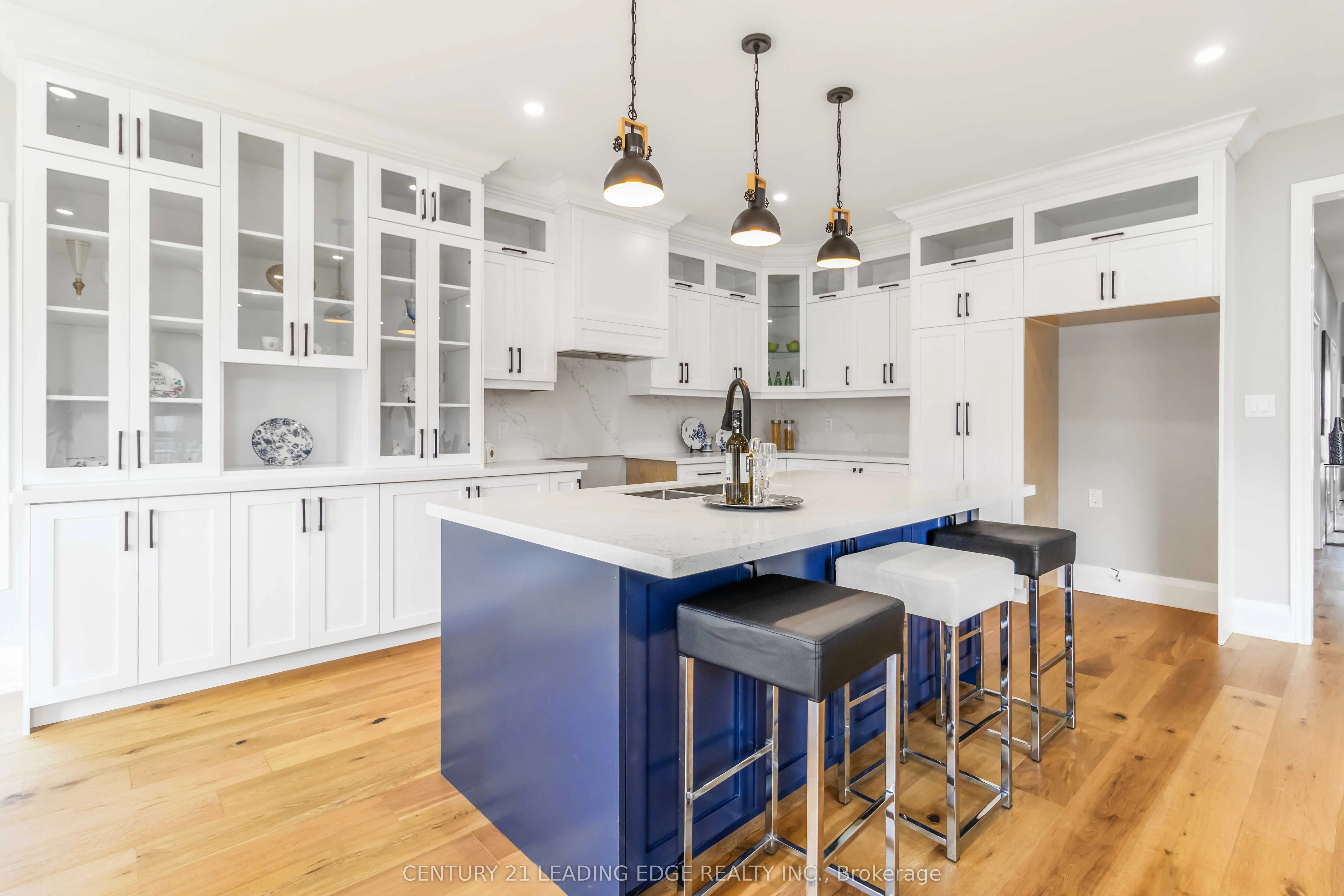 286 FERNFOREST Drive