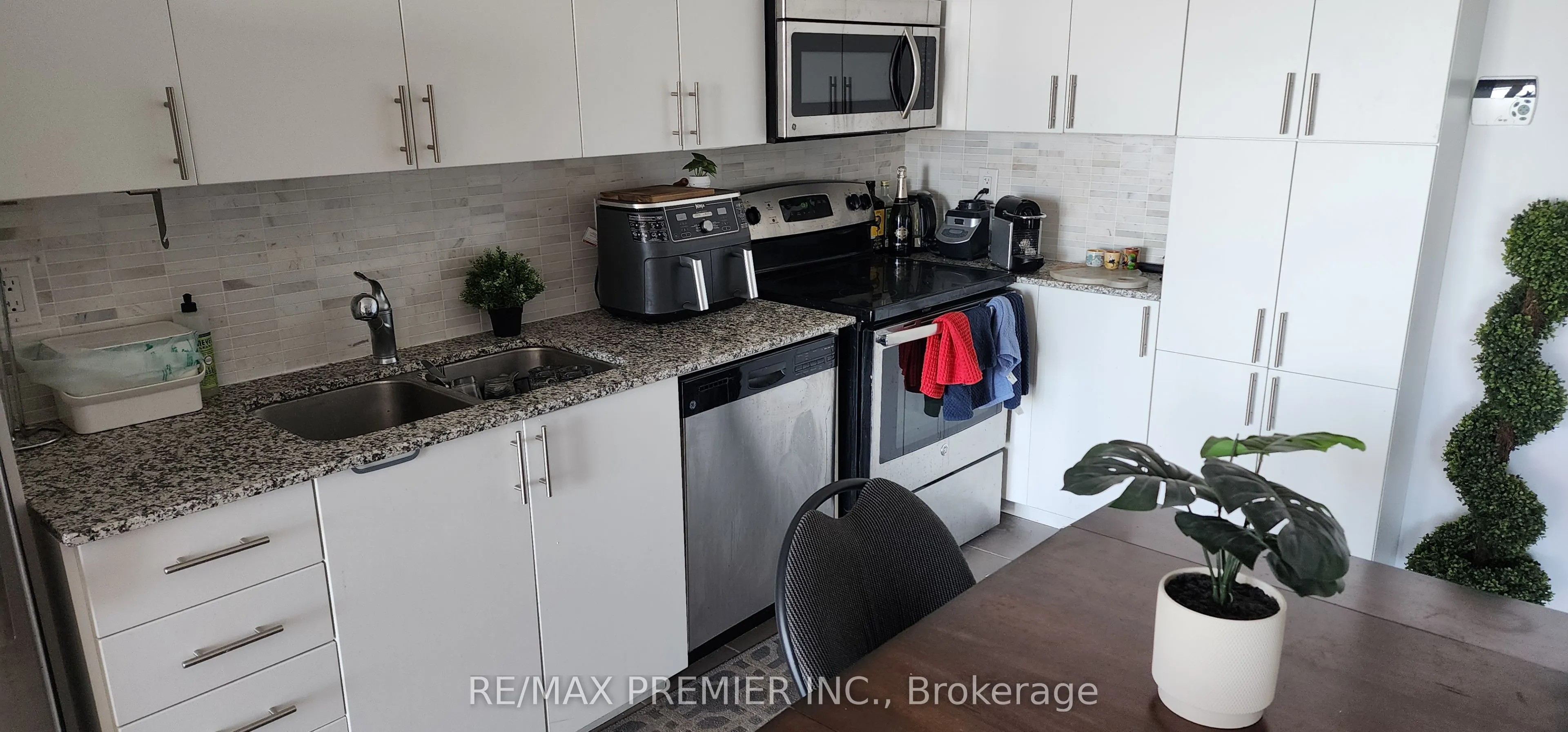 830 Lawrence Avenue W, #1109