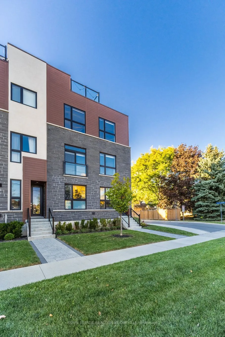 3228 Ellyn Common