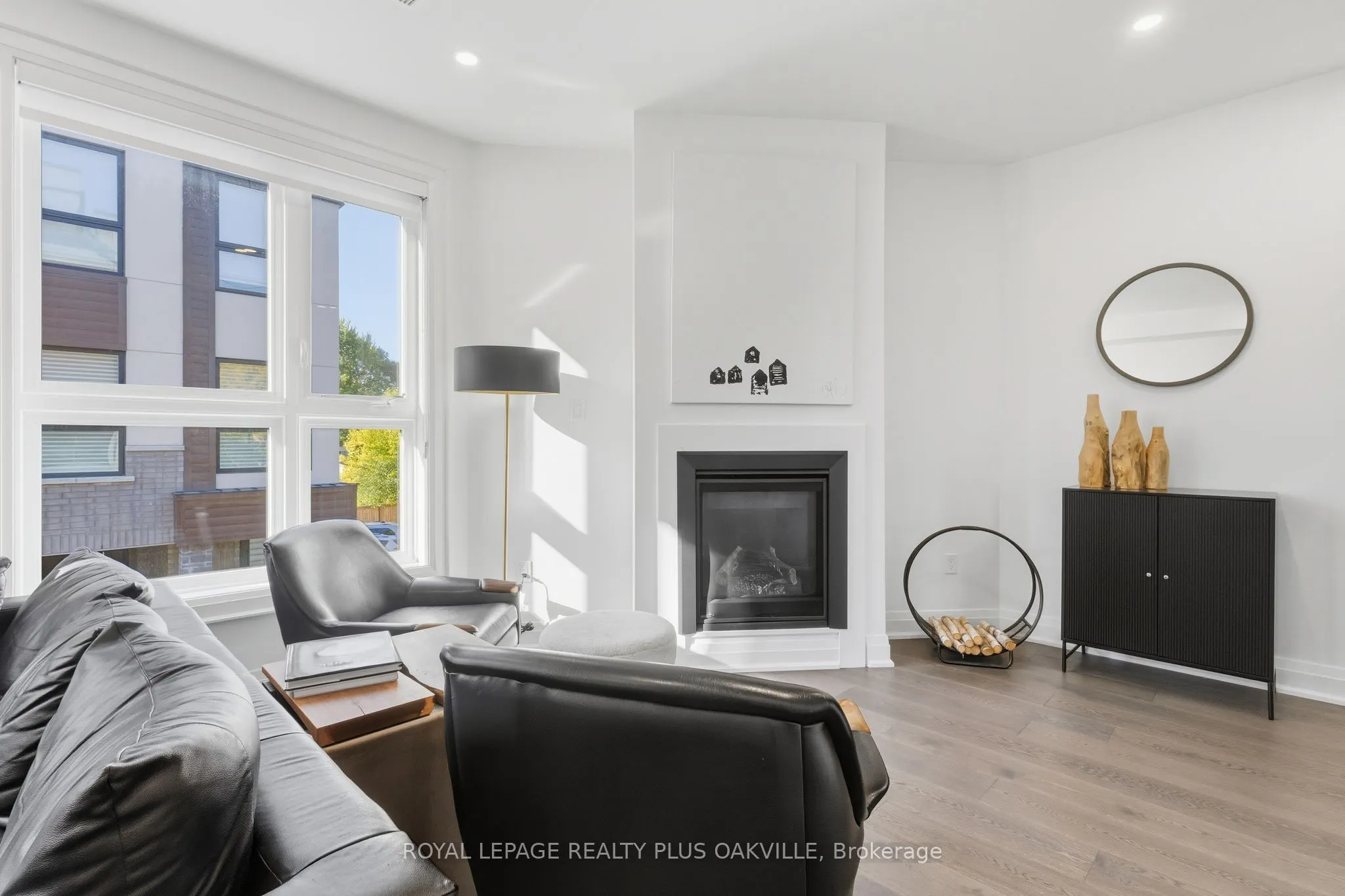3228 Ellyn Common