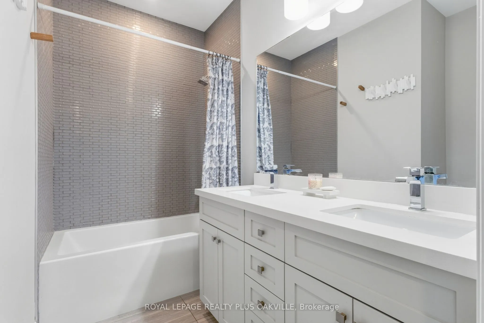 3228 Ellyn Common