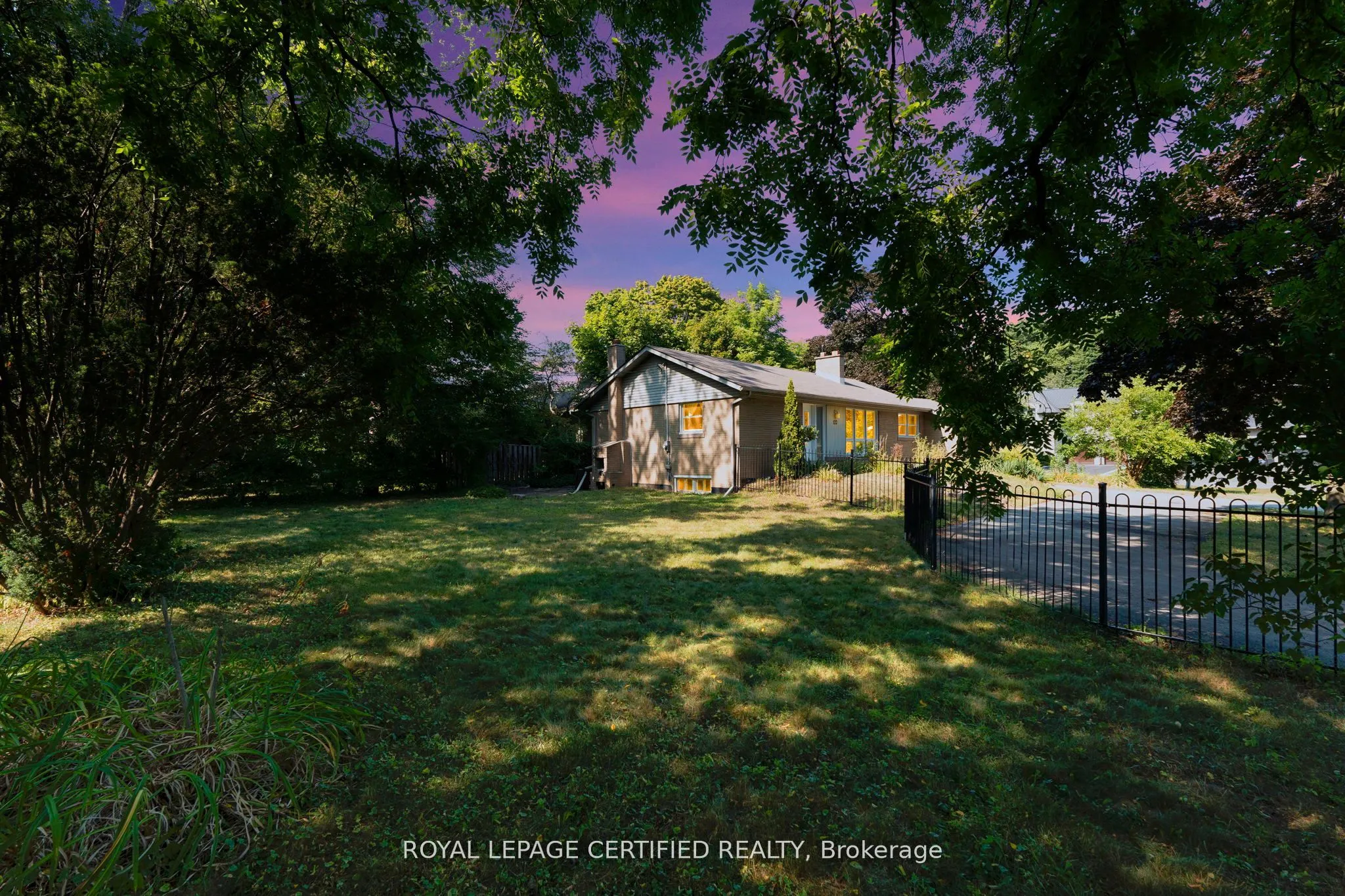 122 Selgrove Crescent