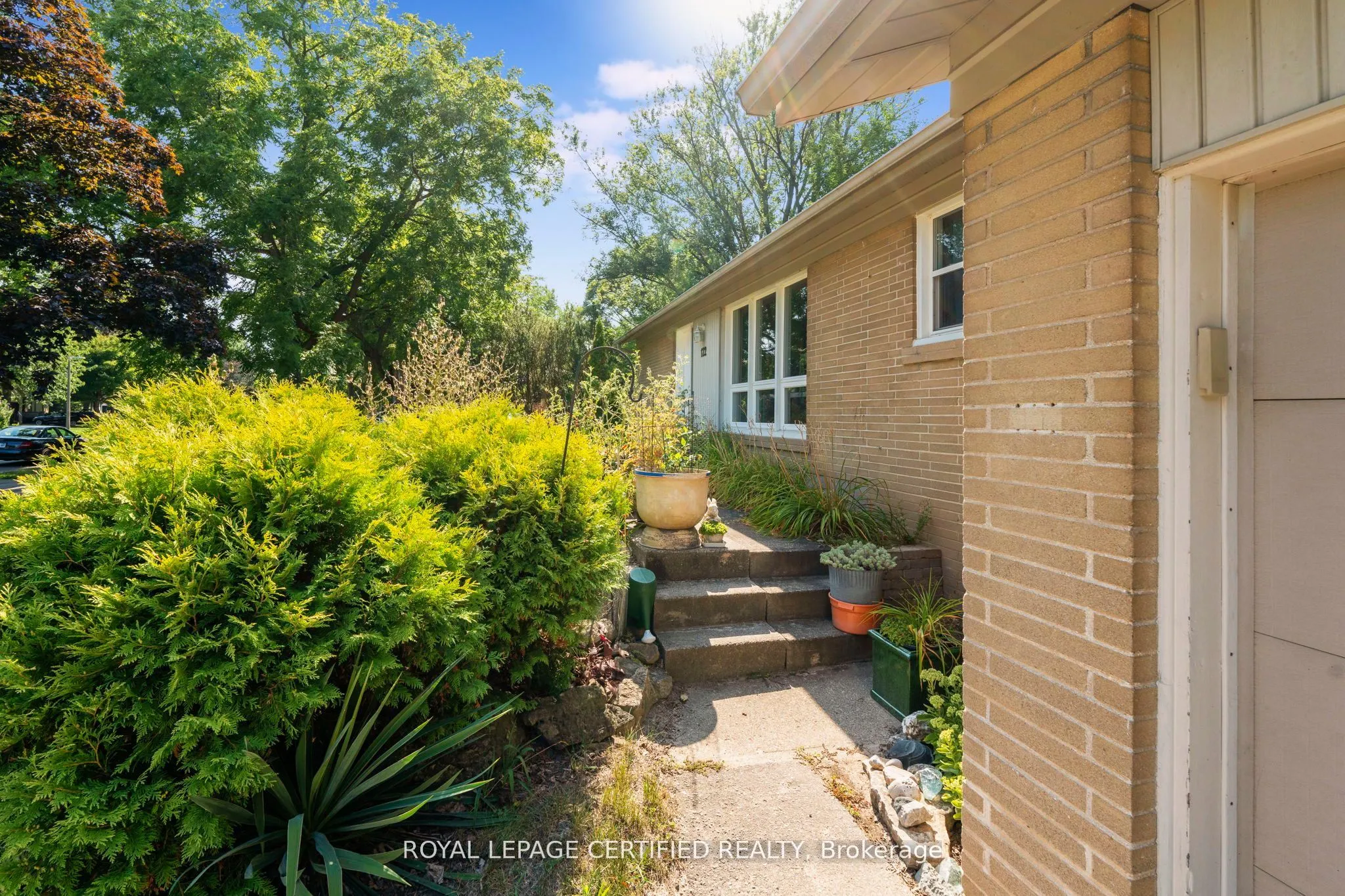 122 Selgrove Crescent