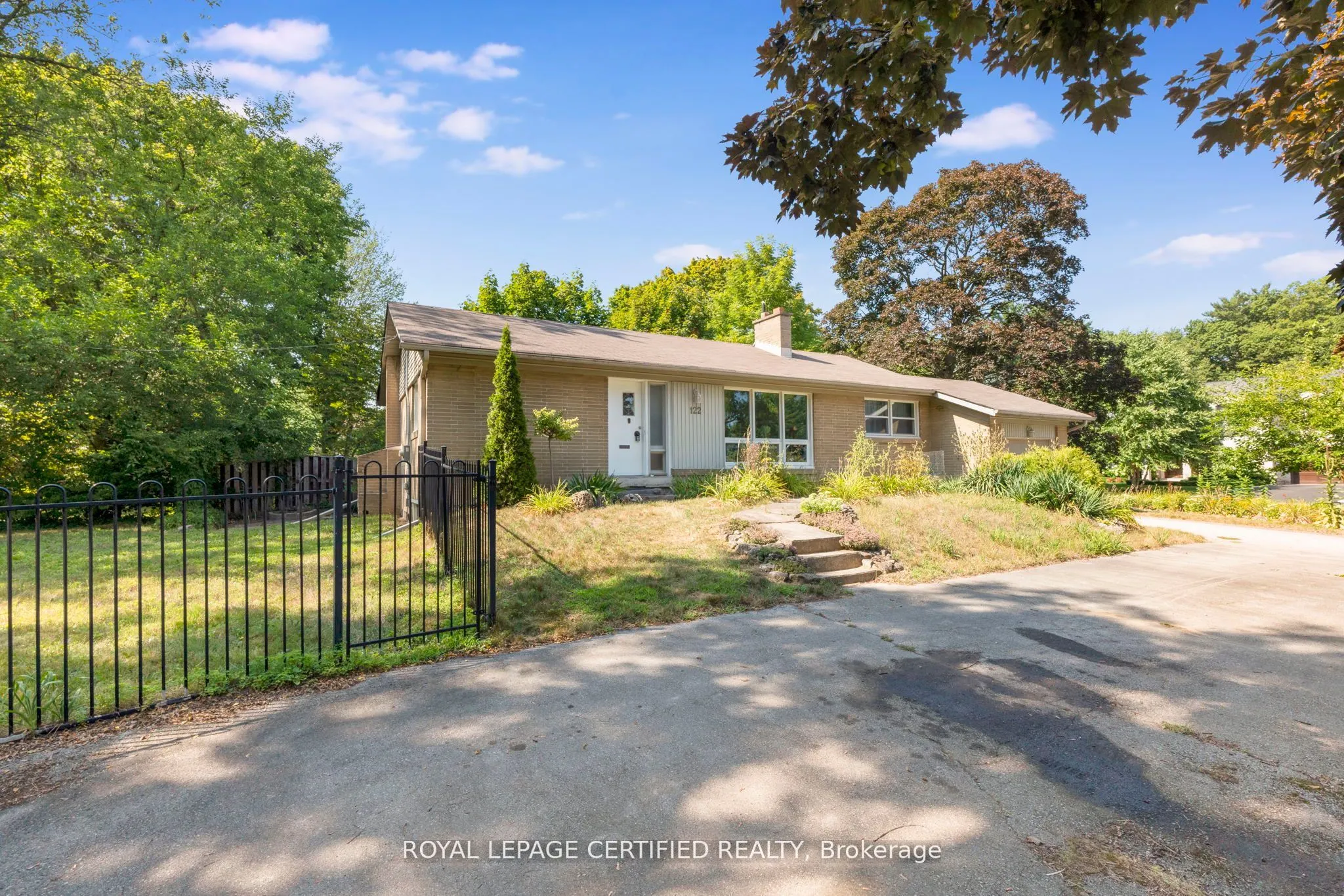122 Selgrove Crescent
