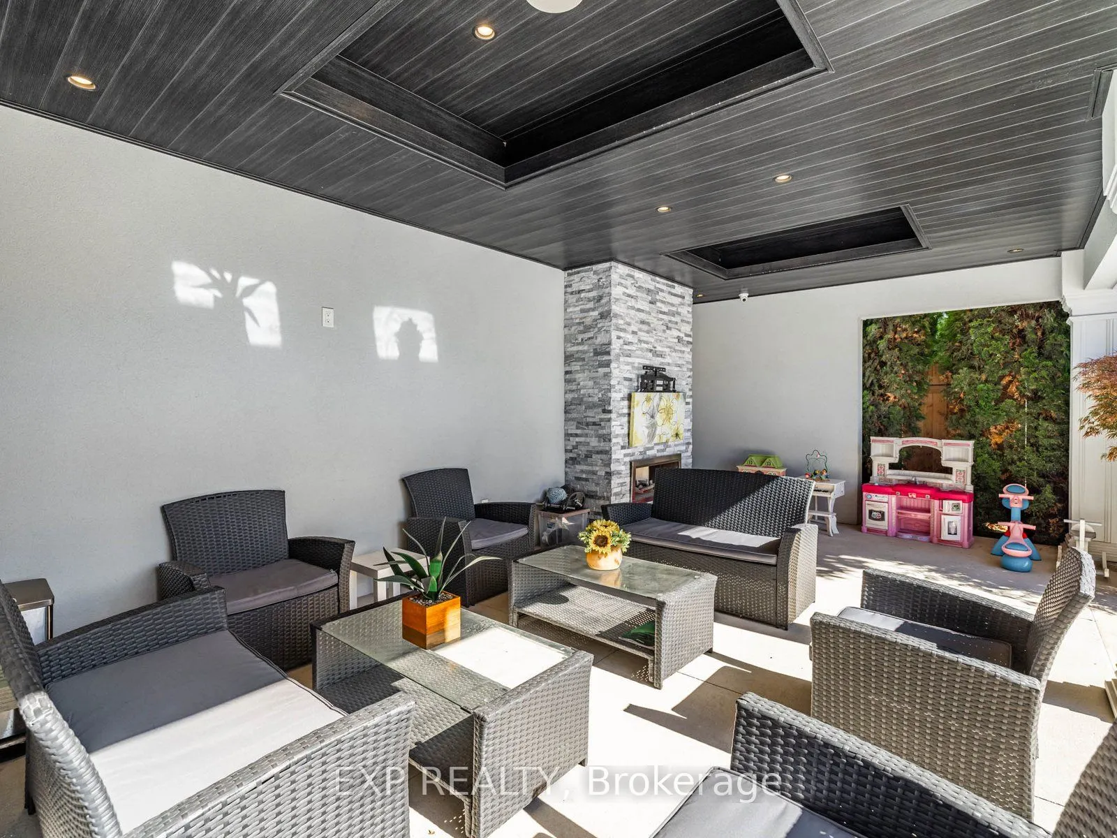 13 Bourdon Avenue