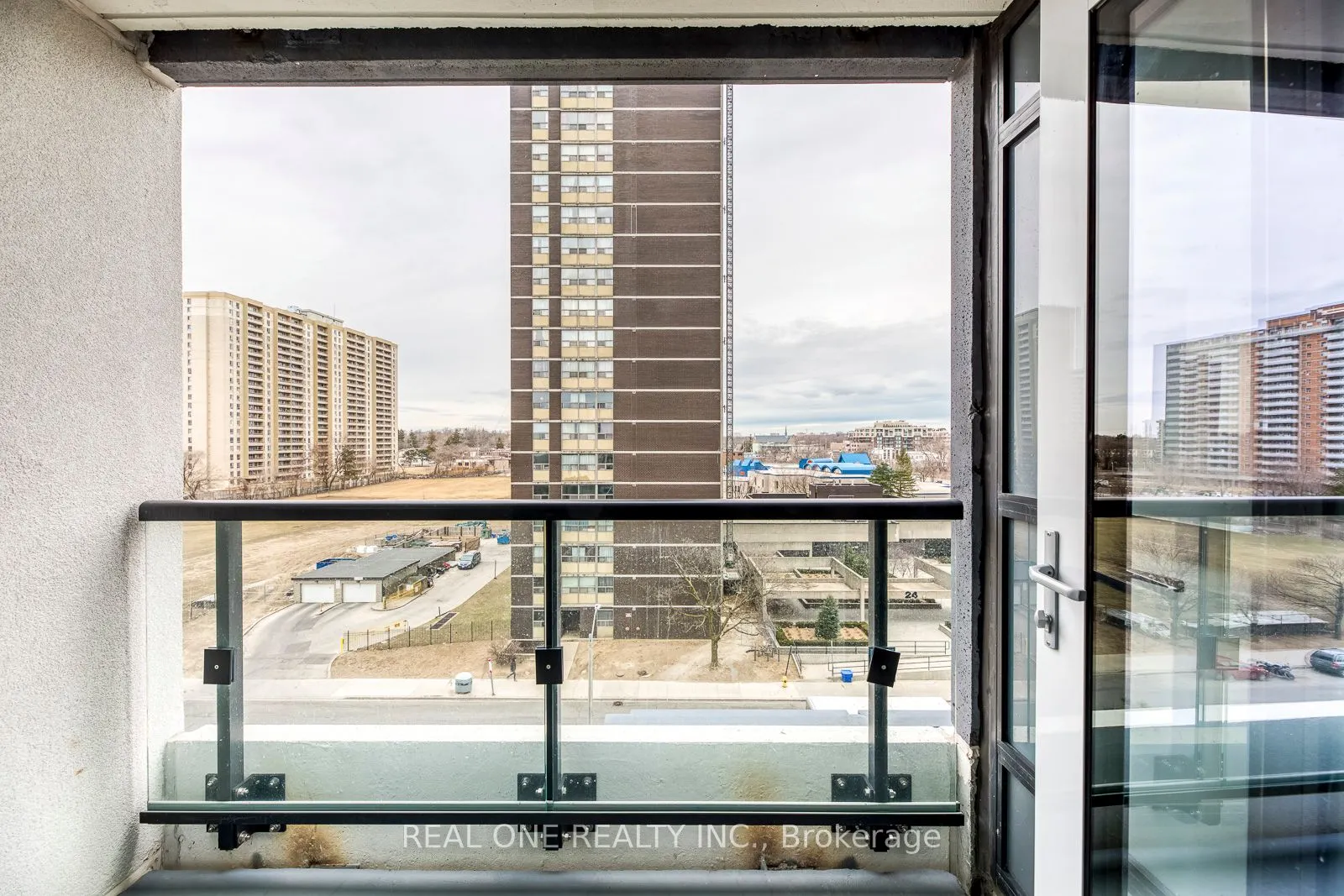 9 Mabelle Avenue, #616