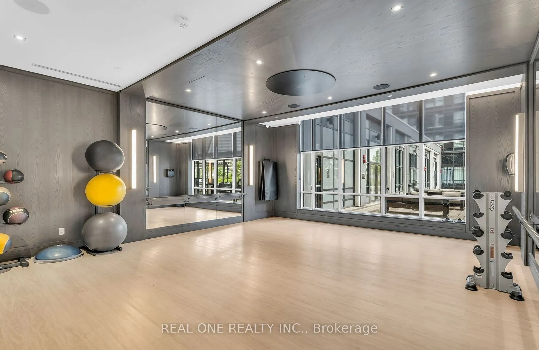 9 Mabelle Avenue, #616