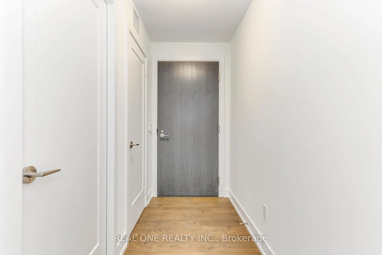 9 Mabelle Avenue, #616