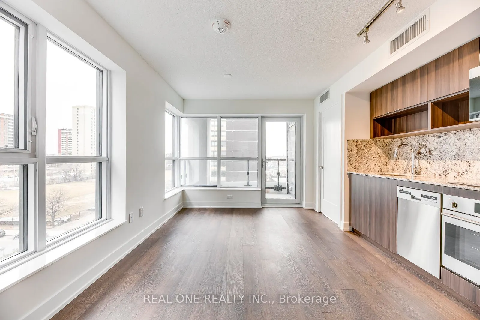 9 Mabelle Avenue, #616
