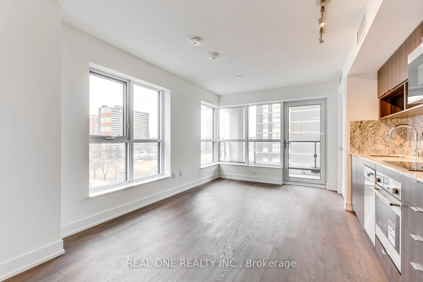 9 Mabelle Avenue, #616