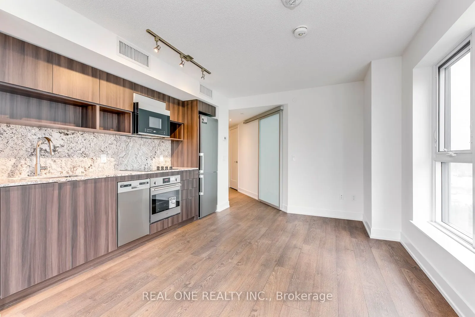9 Mabelle Avenue, #616