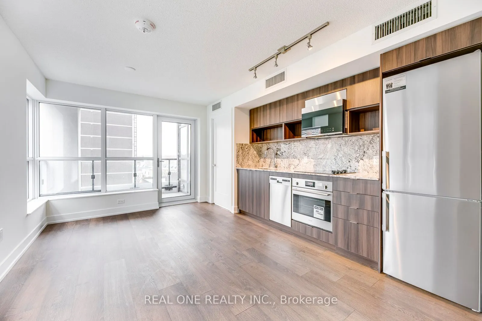 9 Mabelle Avenue, #616