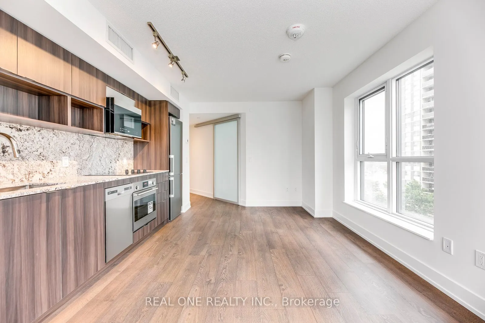 9 Mabelle Avenue, #616