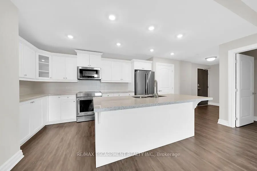 3290 New Street, #418