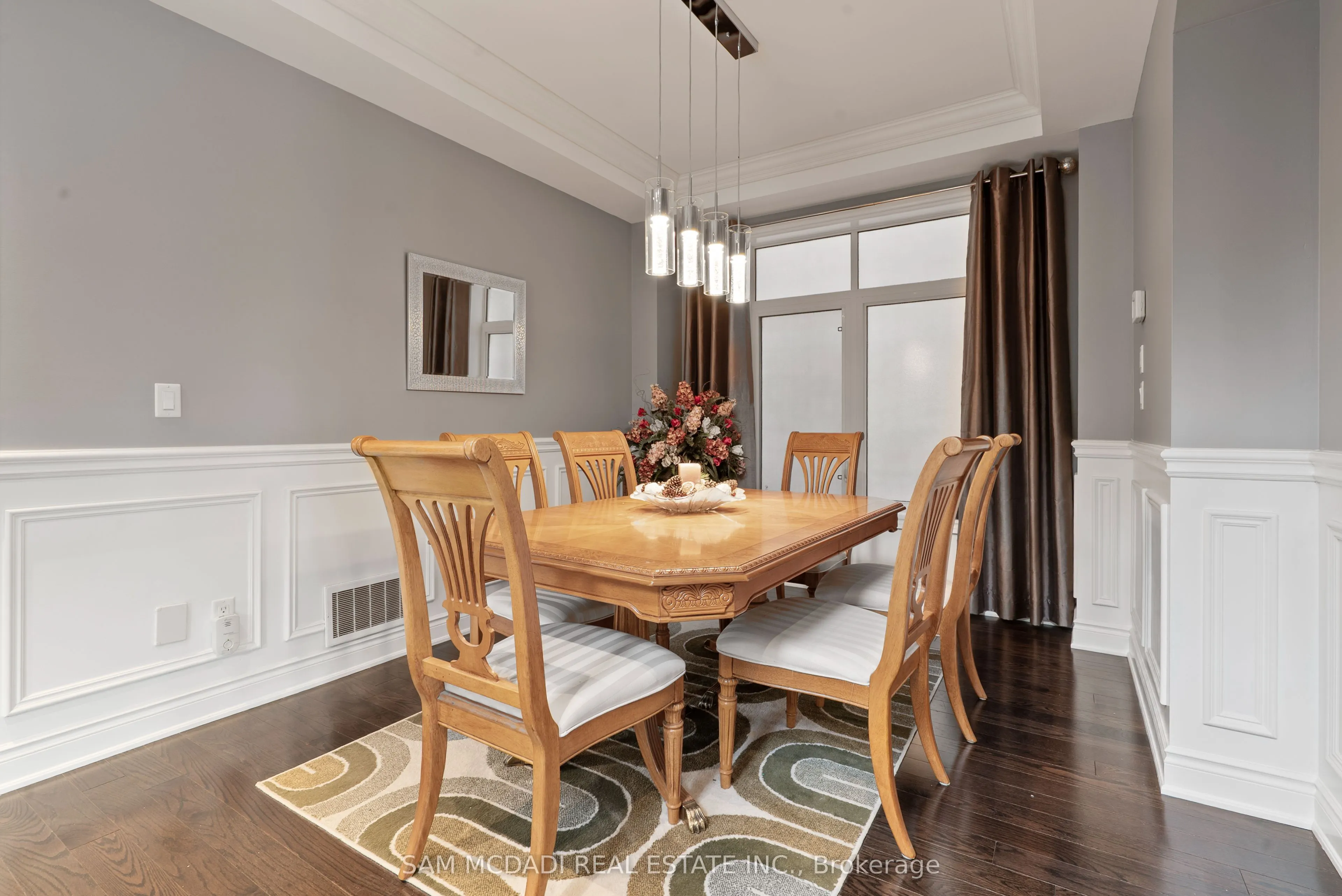 2469 Chateau Common