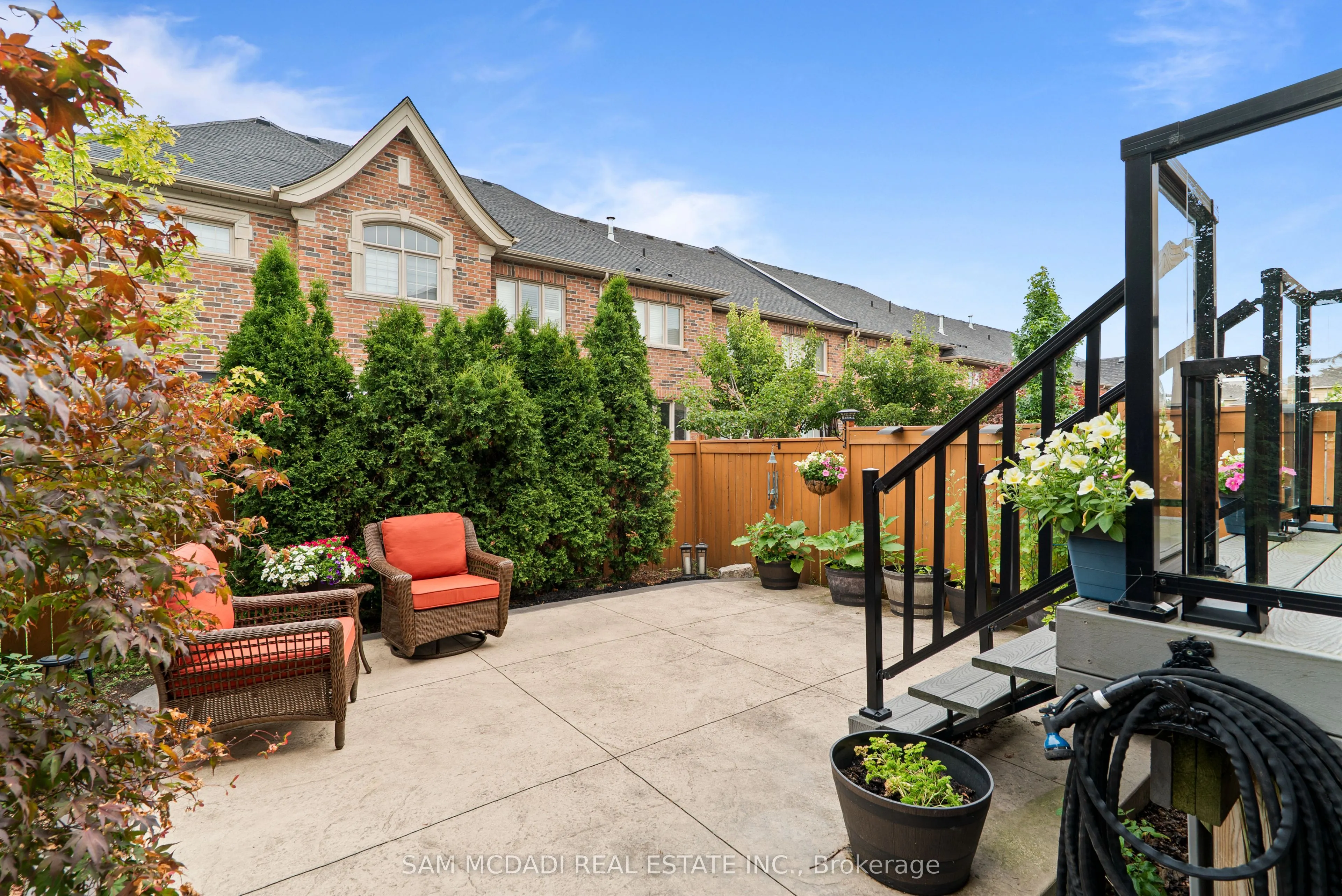 2469 Chateau Common